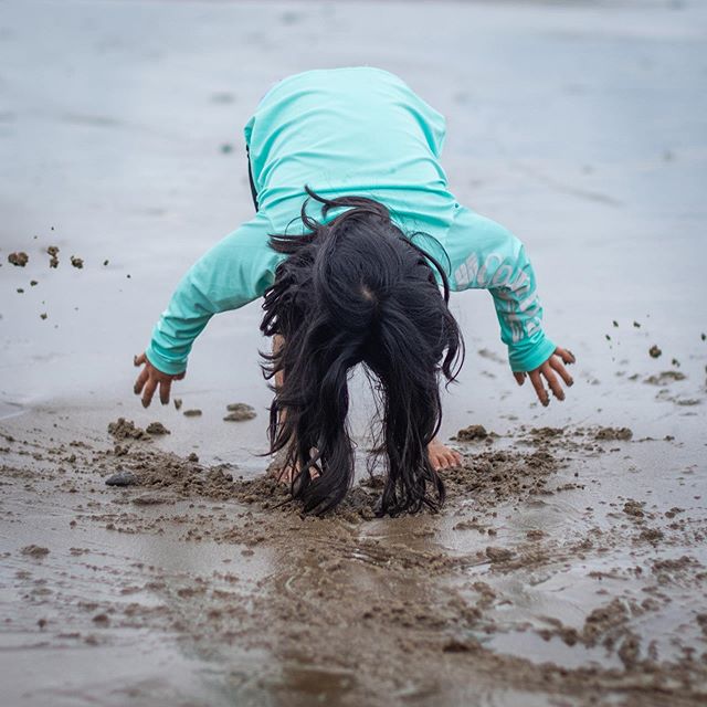 Never stop digging! 🏖 Making memories at the Oregon Coast. .
.
.
#oliviabeachdreams #oliviabeach #meredithlodging #experiencemeredithlodging #oregoncoast #lincolncityoregon #lincolncityor #vacation #summervacation #getaway #beachhouse #airbnbhost #a