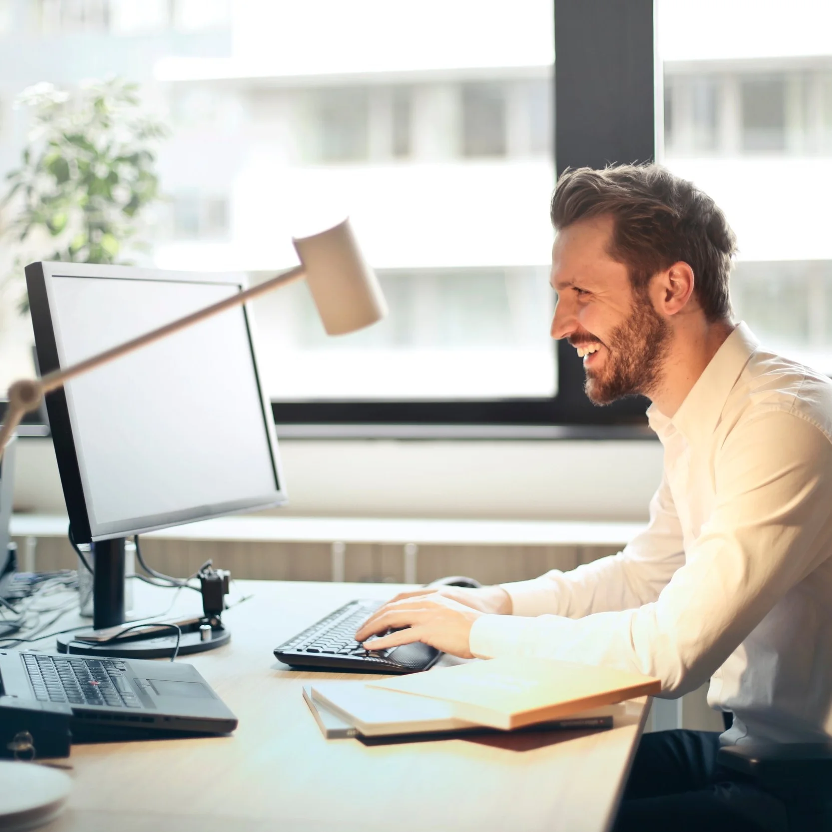 beard-chair-computer-840996.jpg