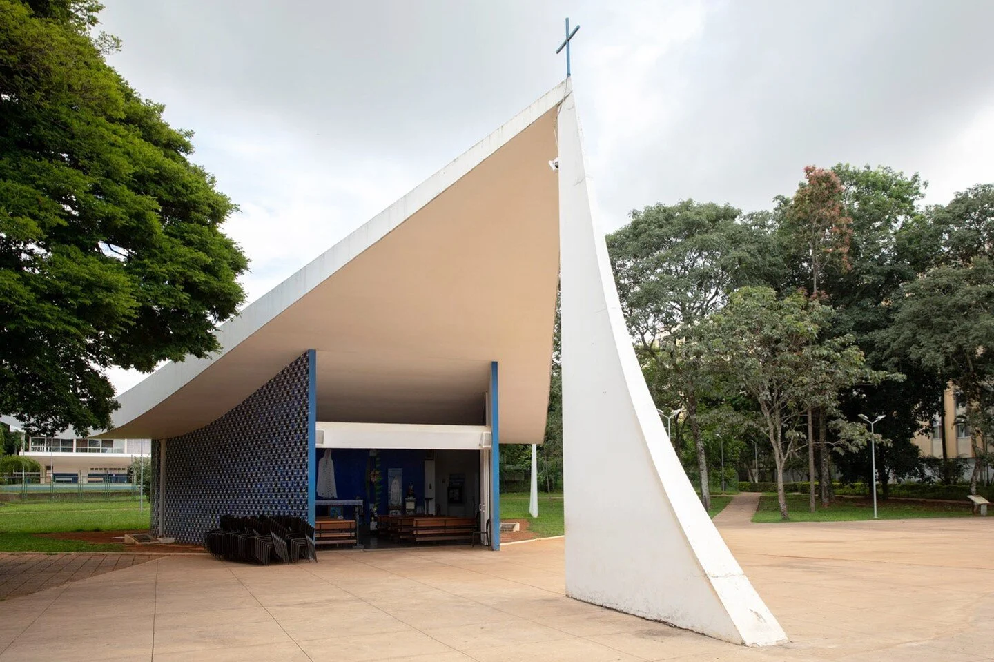 Church Nossa Senhora da Fatima
by Oscar Niemeyer, 1958
Brasilia, Brazil
&mdash;
The Church of Our Lady of Fatima in Brasilia, the &lsquo;Igrejinha&rsquo;, designed by Oscar Niemeyer in the late 1950s, is built from three pyramidal concrete pillars th