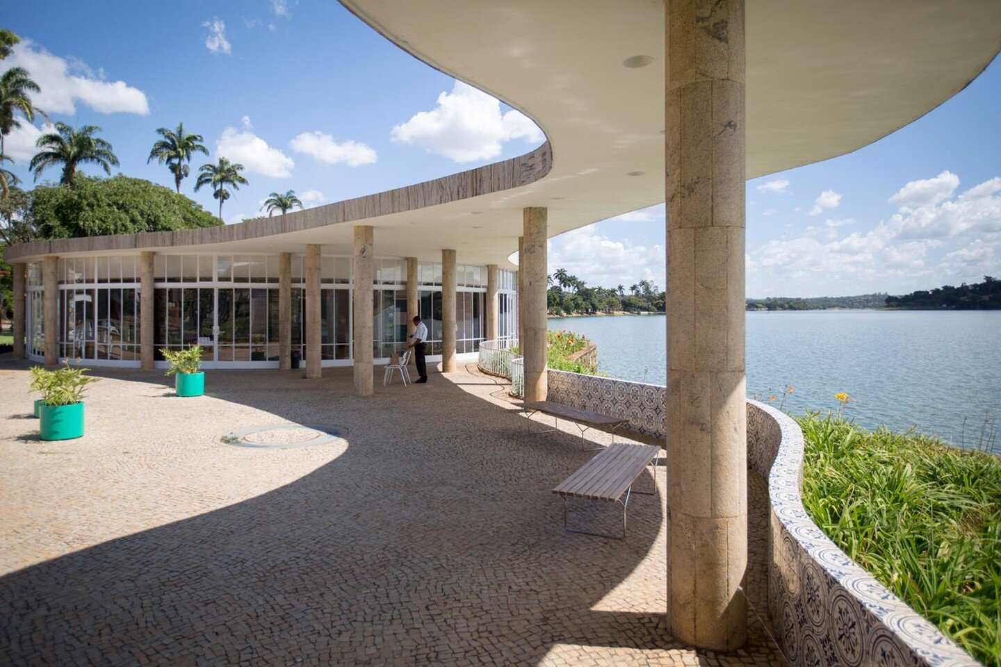 Casa do Baile Pampulha
by Oscar Niemeyer, 1940-43
Belo Horizonte, Brazil
&mdash;
The Casa do Baile (the Ballroom House) in Belo Horizonte, designed by Oscar Niemeyer and landscape architect Roberto Burle Marx in the early 1940s, with its organic, rou