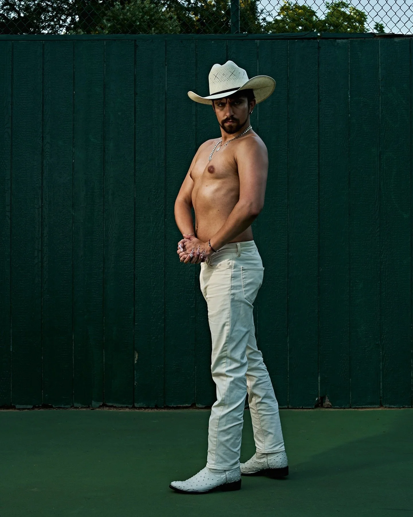 It ain&rsquo;t always easy being the Conway Twitty of Raleigh.. but someone&rsquo;s gotta do it. Straight from the Chihuahuan Desert: ANTHROMEX.

Fuck y&rsquo;all know about cowboys? 😎 #norte&ntilde;o #pride 

Portrait by @mattrameyphoto 🤎