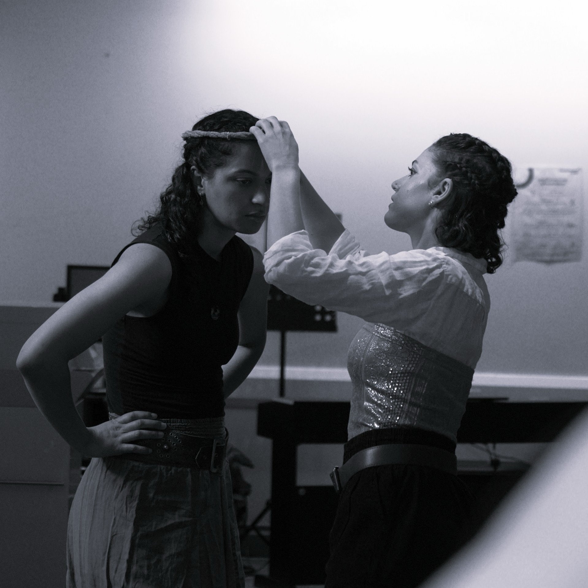 🕯️ The Whole Pack Theatre presents Macbeth 🕯️ 
Very grateful to have had the opportunity to direct for @thewholepacktheatre for the first time. We open tomorrow at @papermoonbookshop in Guildford, and will be touring across England til mid-Septembe