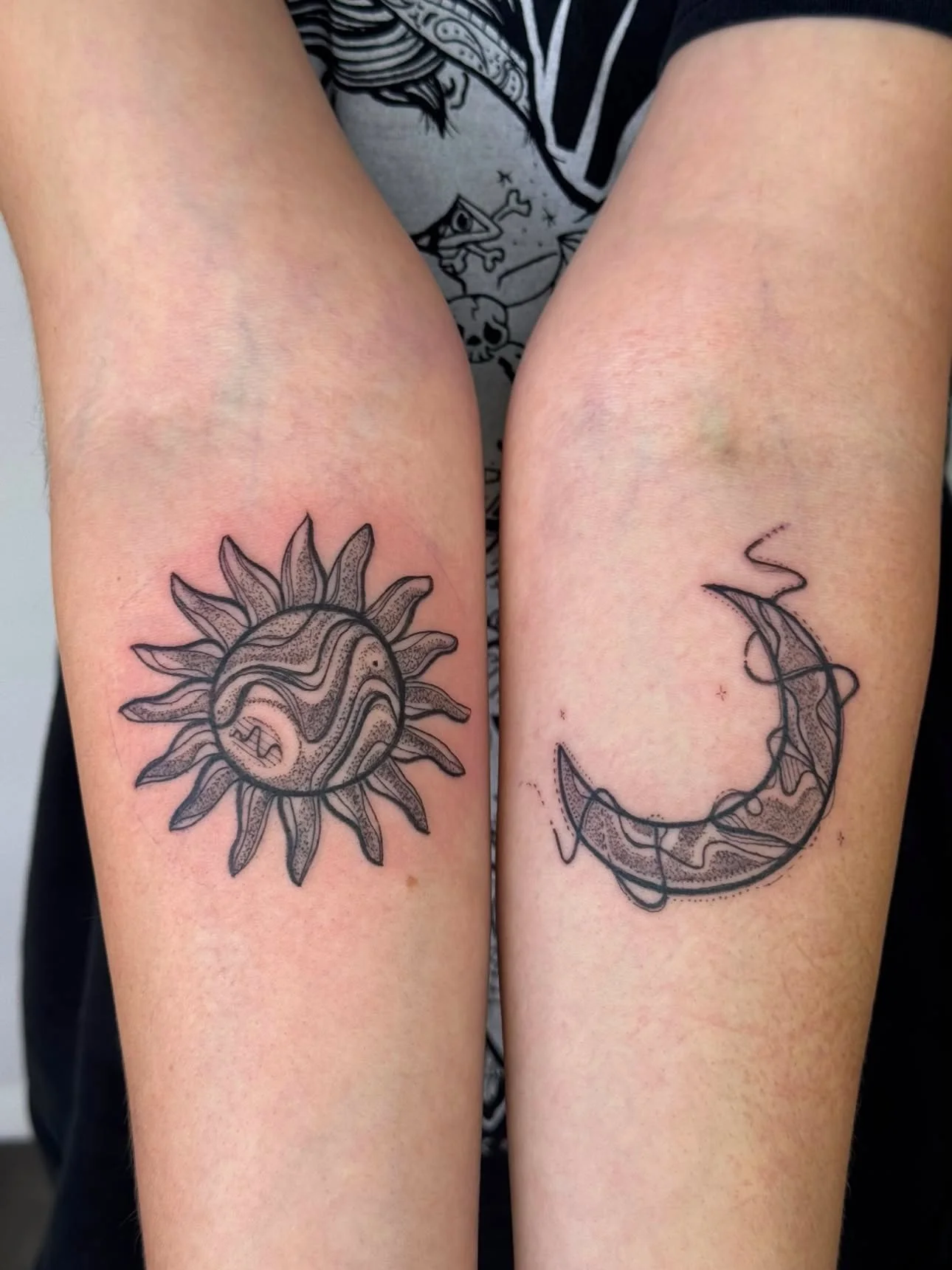 shriekingggggg @jodiemaetattoos @goodtimestattoo made it HAPPEN 🥺☀️🌙