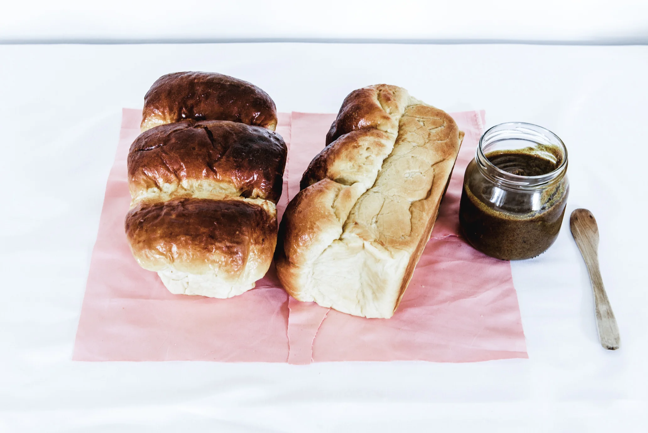 Hokkaido Milk Bread, Indian Spiced Ghee. Sapour Somnia, 2017. Edible installation in collaboration with Maya Merhi. The Dream Society group show at Salong Odengatan, Stockholm. Photo by Ari Luostarinen.