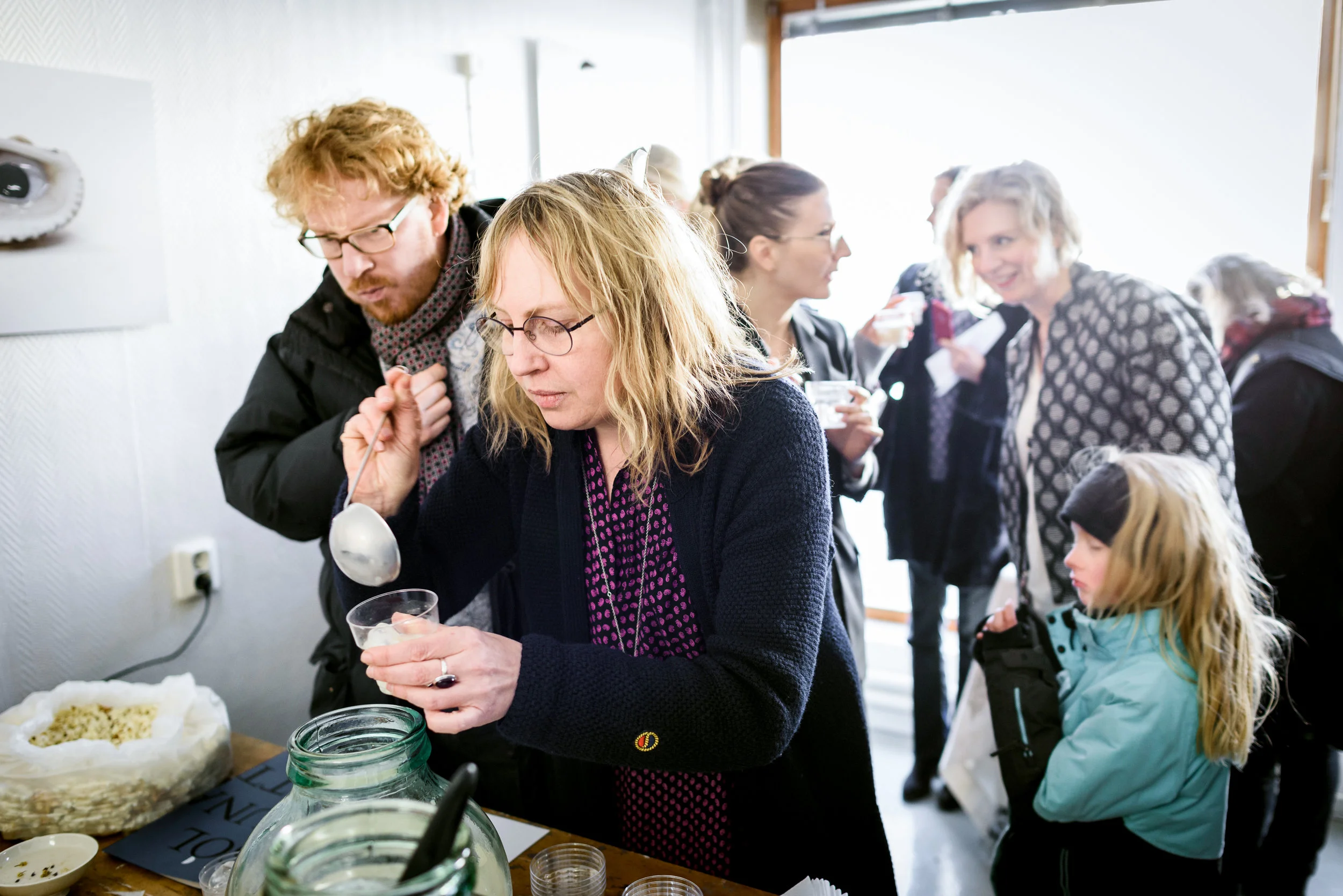 Sol Luna Latte, 2018. Canapés and cocktail inspired by dreams and cosmology. Galleri Sverige, Stockholm. Photo by Ari Luostarinen.