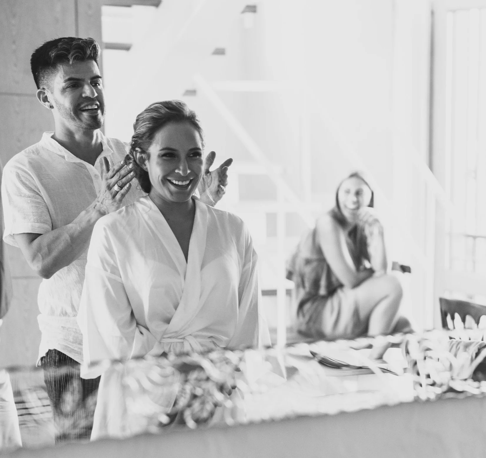 Mauricio Artunduaga has over 15 years of experience in creating gorgeous looks for beauty and fashion icons, using only the best organic products that the earth offers.