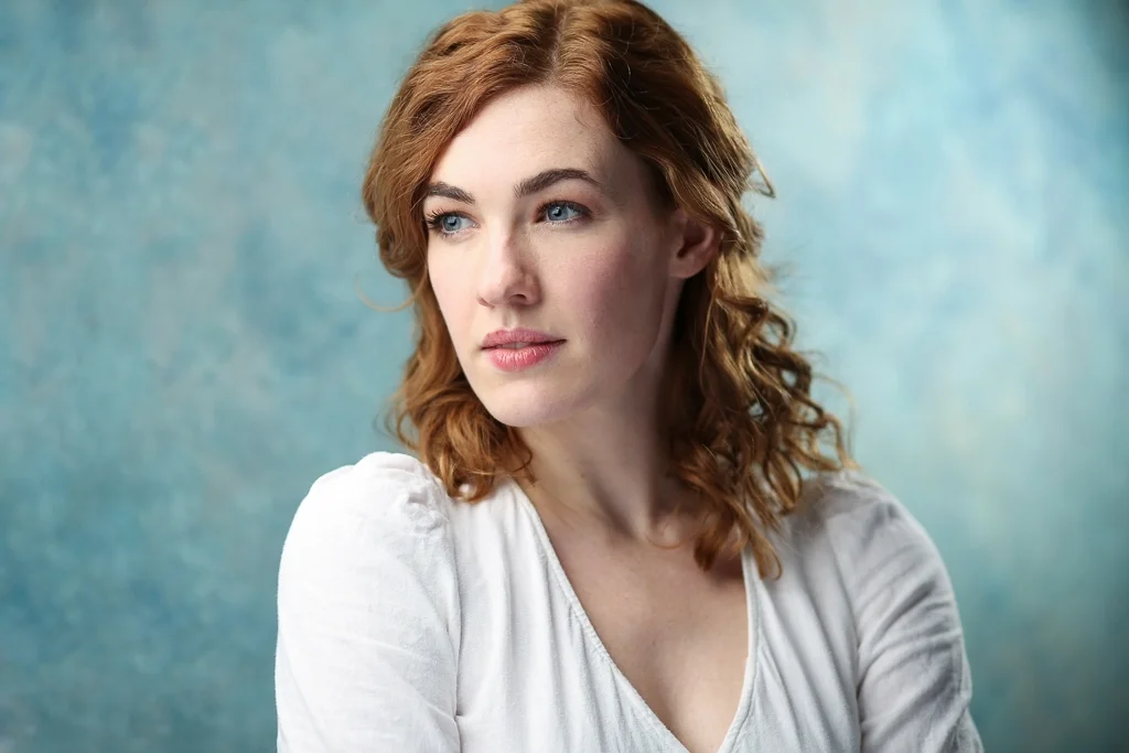 Shaylyn Gibson 6730 colour full frame FINAL SMALL.jpg