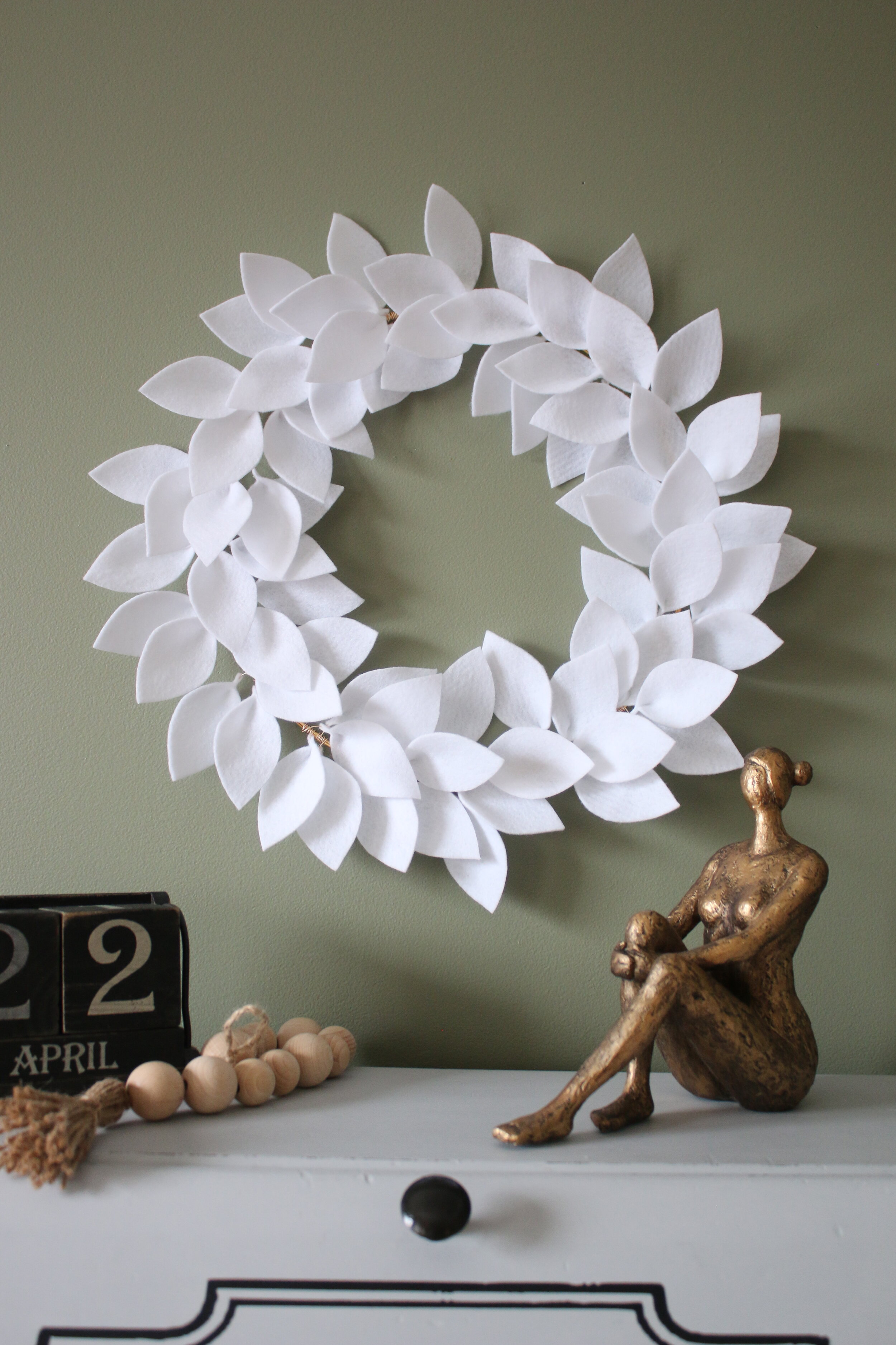 White leaves felt wreath