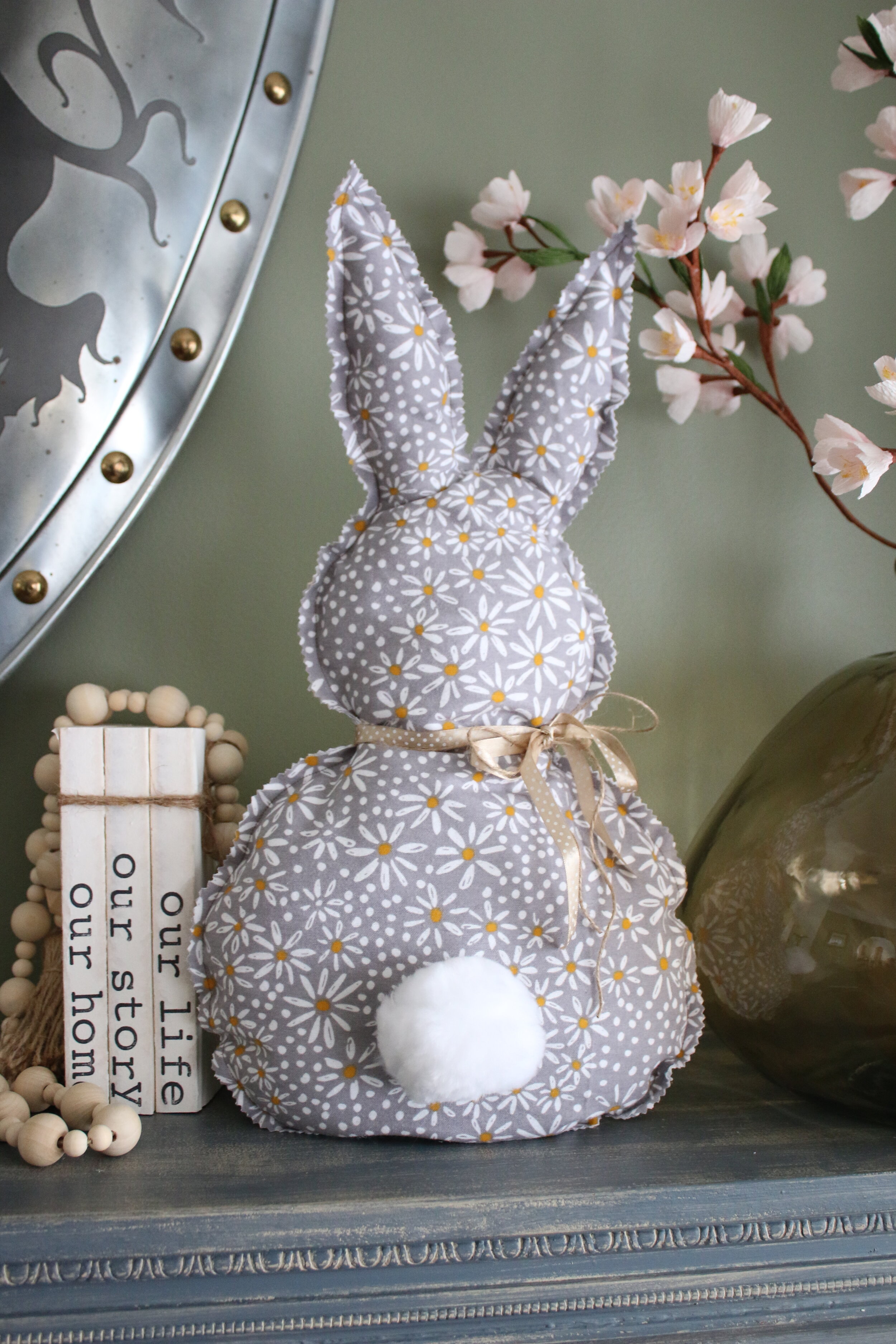 Easter Bunny (Daisy, Large)