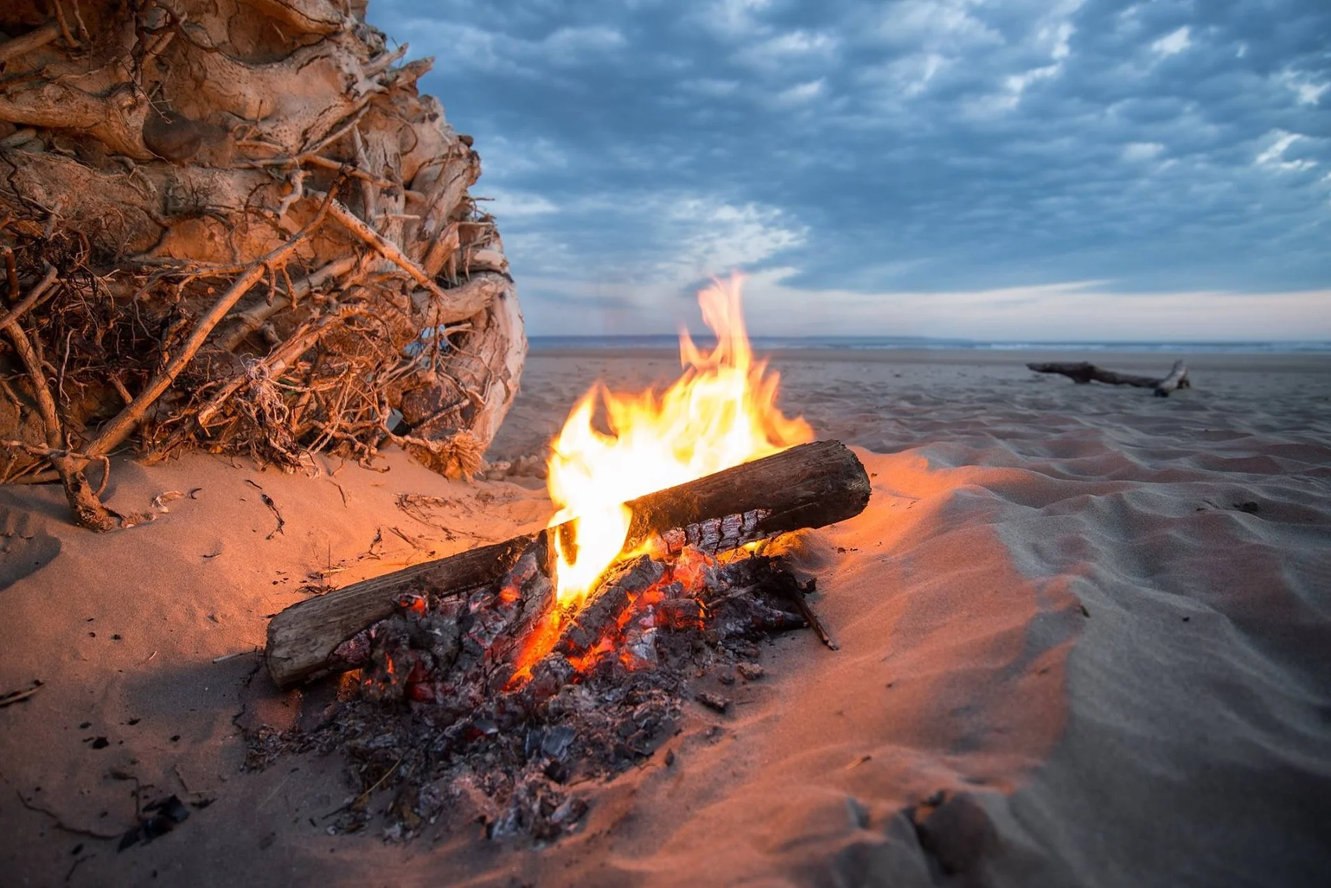 campfire-840542_1920.jpg