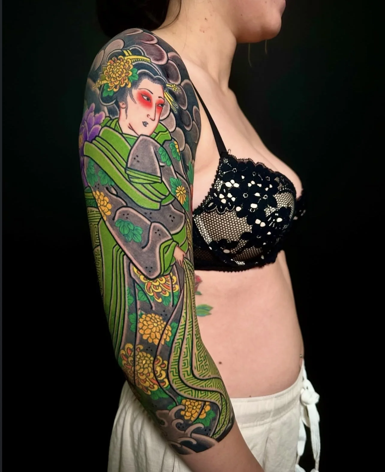 Japanese arm sleeve with geisha