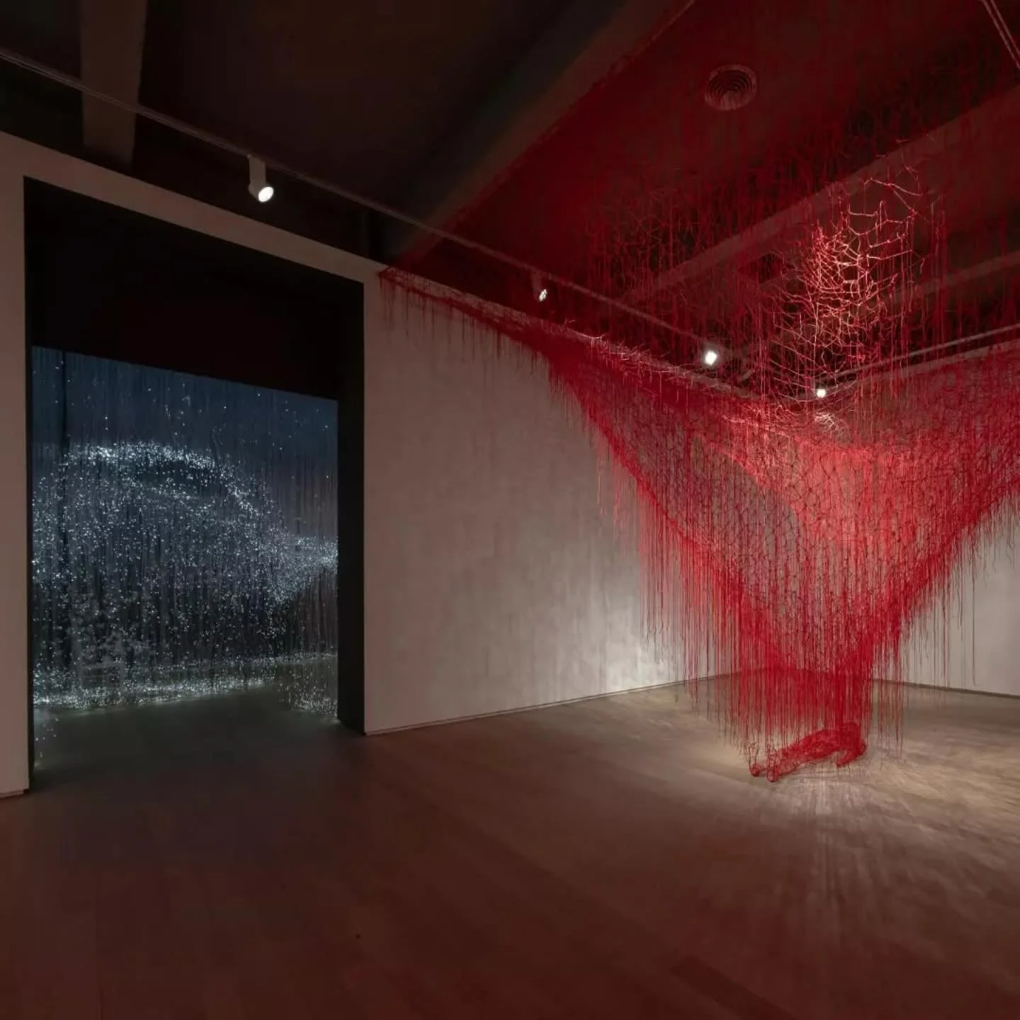 #Repost @galerietemplon
・・・
&bdquo;At the Templon Gallery, immersive works showcase the artist&rsquo;s weavings in crystalline poetry. Objects are encased within the woven pieces, a delicate amalgam of threads, feathers, and sparkling lights. Walking