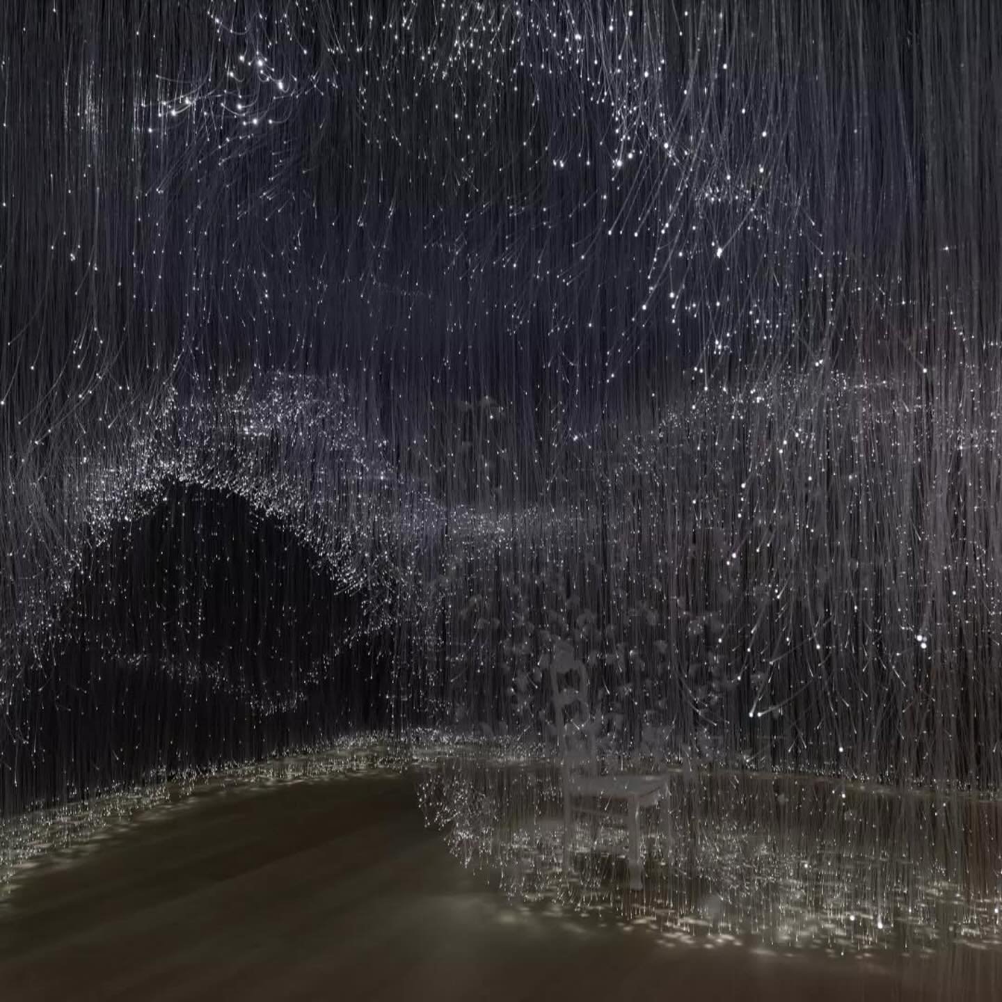 #Repost @galerietemplon
・・・
&bdquo;Chiharu Shiota: For the exhibition, I am using two chairs because for me the objects that surround us accumulate our memory. So, I don&rsquo;t see a chair, I see a person, two people sitting with each other, maybe h