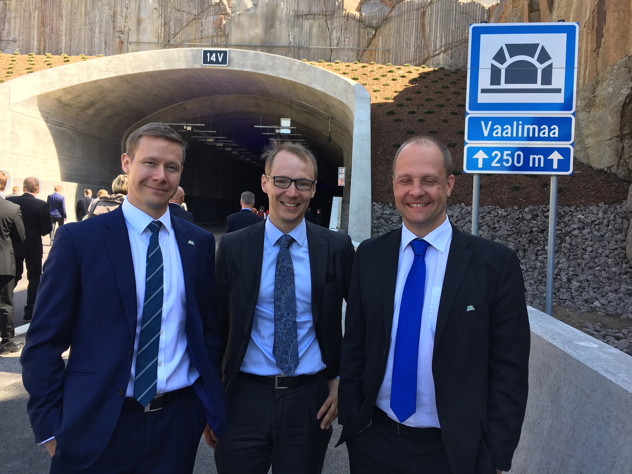 CAPEX Advisorsin tiimi Vaalimaan tunnelin edustalla