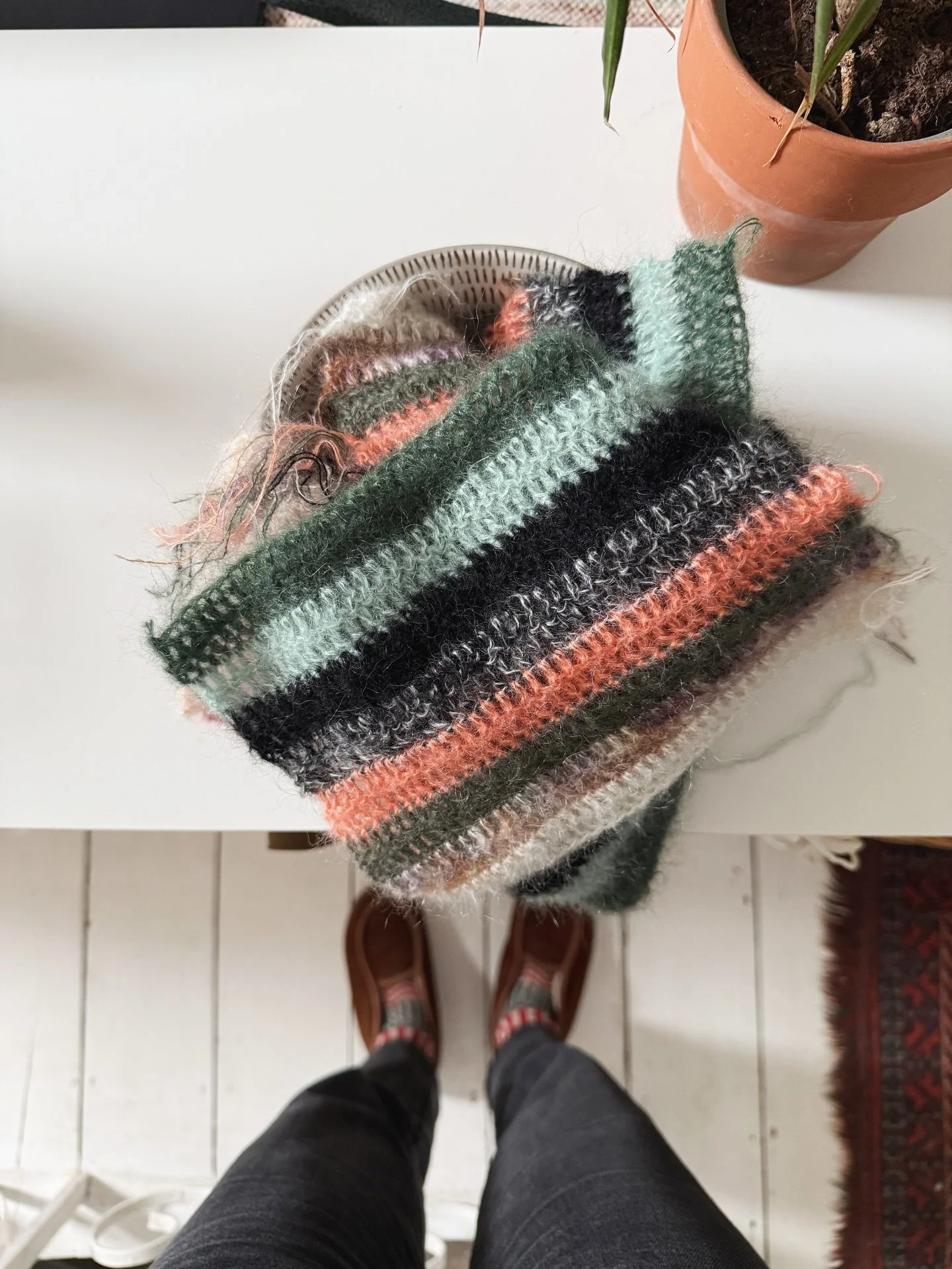 I really didn&rsquo;t want to buy any more yarn for my next &lsquo;Cloud Buster&rsquo; cardigan, but I&rsquo;m really loving this colour combo 😍

Adding more just isn&rsquo;t working for me.

But if I do the whole thing in these colours only I will 