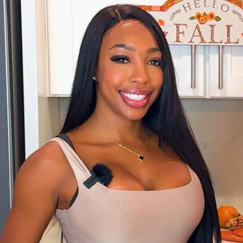 Profile Pic Ebony Lee.jpg