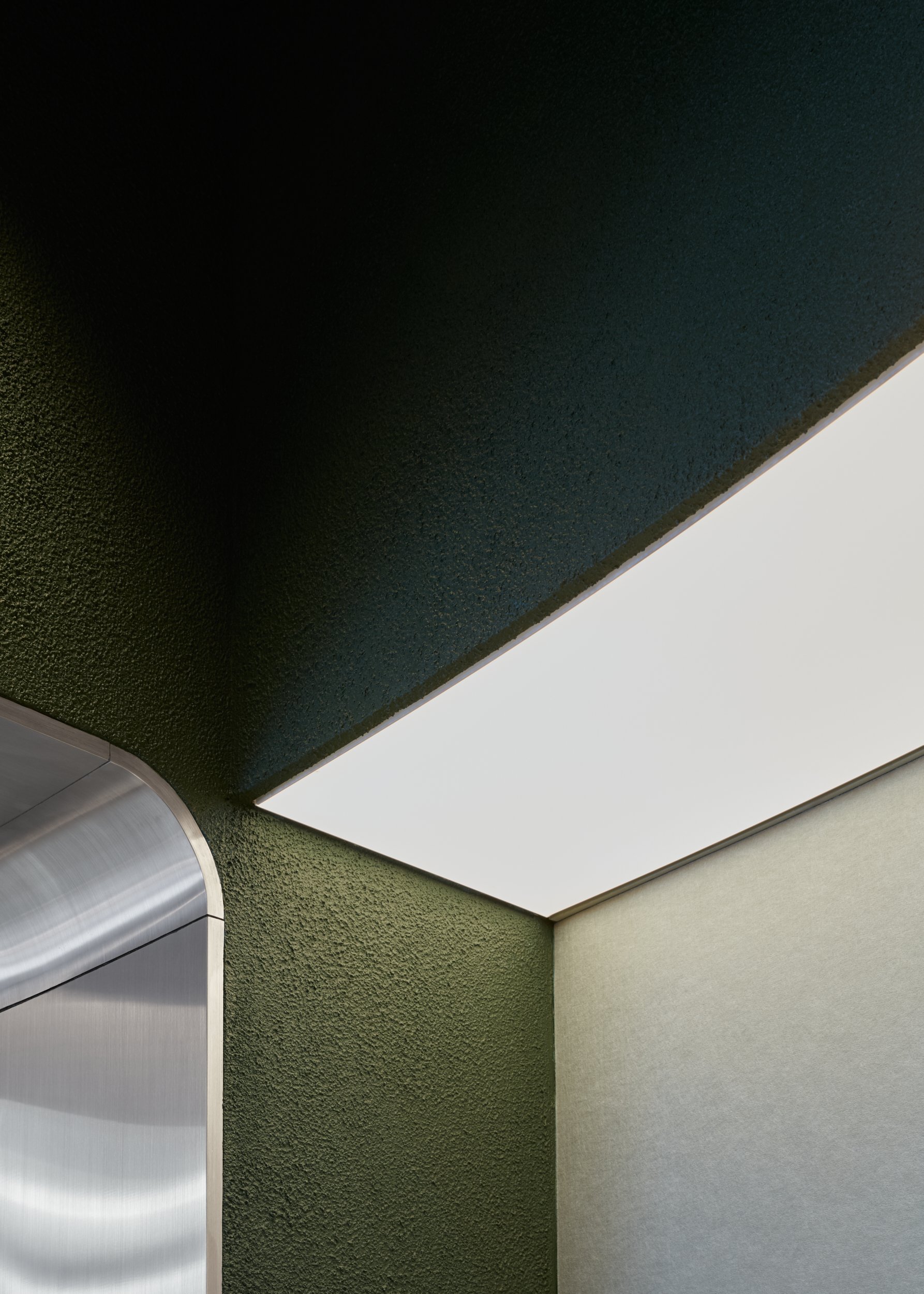 AESOP_DXB Airport7692_OP.jpg