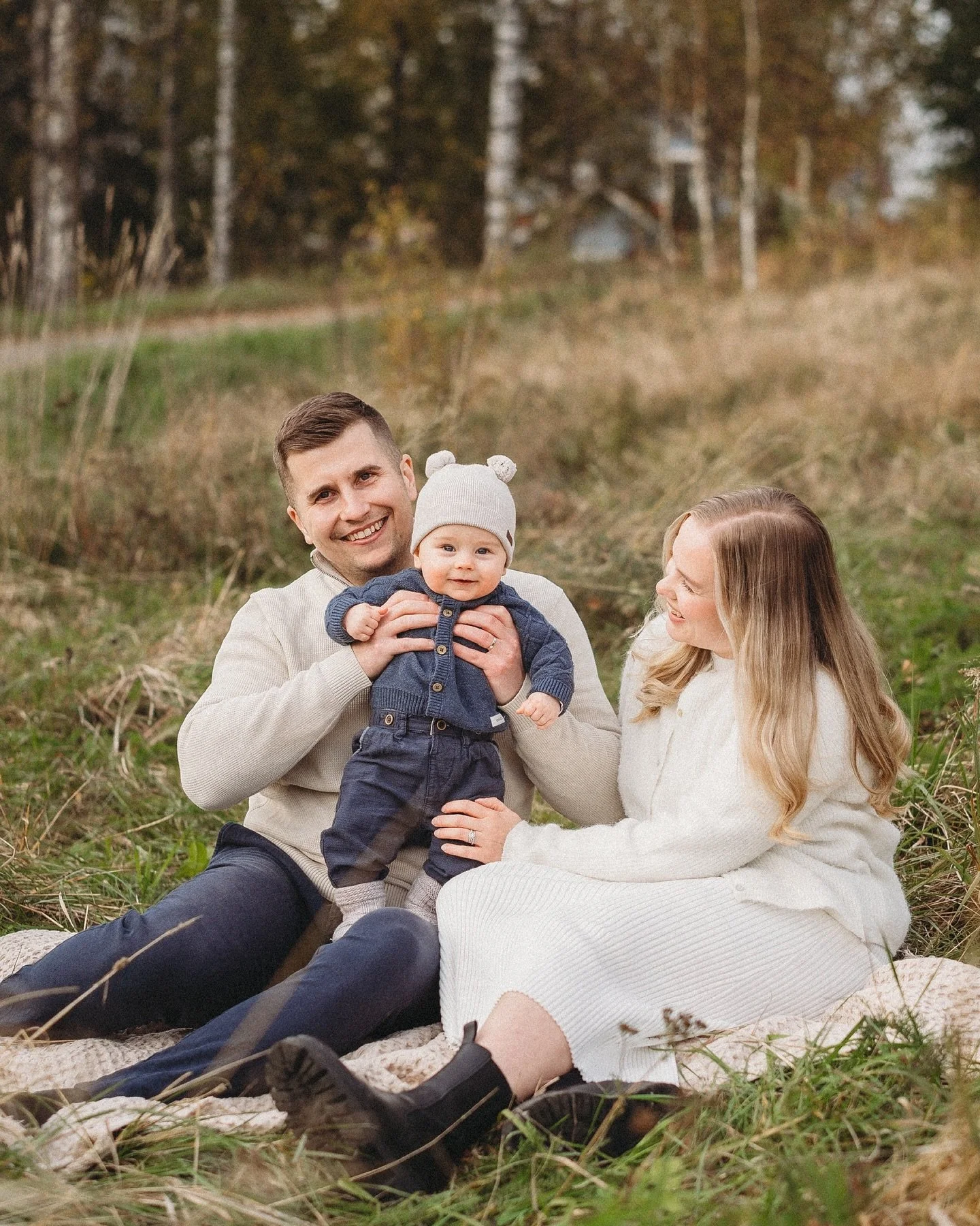 Kovalevyt t&auml;ynn&auml; toinen toistaan upeampia kuvia syksylt&auml;, mutta valitettavasti aikaa niiden jakamiseen 0% 🥹✨

Rakkaus on kauneinta 🤎

#syysminit #minikuvaus #perhekuvaus #lapsikuvaus #vauvakuvaus #perhekuvaaja #vauvakuvaaja #yksivuot