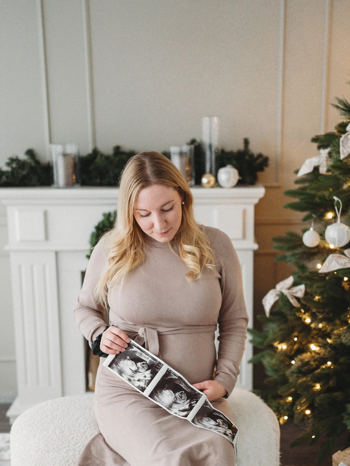 T&auml;n joulun arvokkain lahja ✨

Tasan kaksi viikkoa jouluaattoon 🤎

#joulu2025 #vauva2026 #toukokuiset2026 #kes&auml;kuiset2026 #joulu