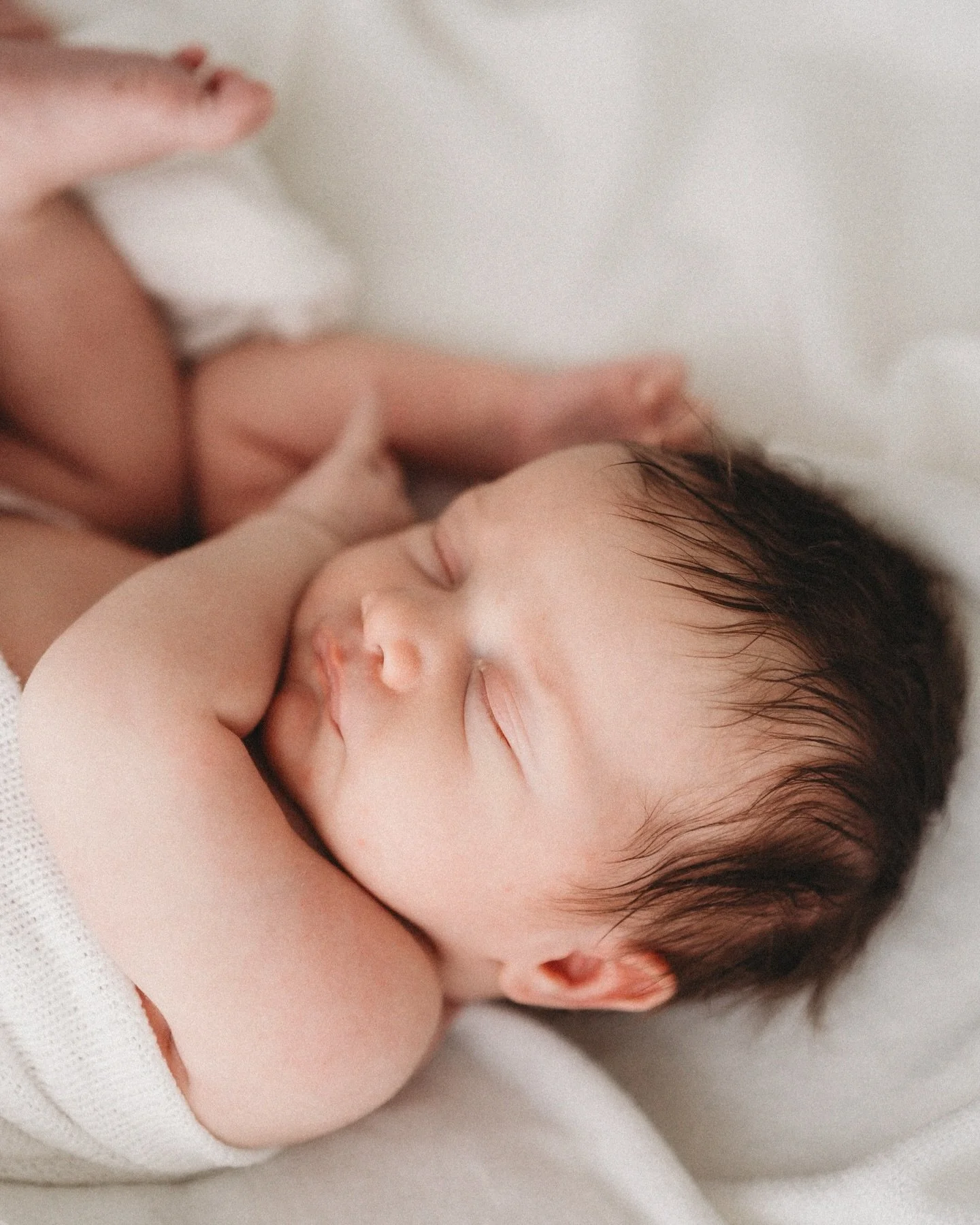 Olkoon t&auml;m&auml; vuoden eka postaus ja huikkaus joululomalaiselta 🥹

Odottelen vuoden ensimm&auml;isi&auml; vauvoja syntyv&auml;ksi, ja tammikuustakin on tulossa ihanan vauvarikas 👶🏼❤️

#newbornkuvaus #vauvakuvaus #vauvakuvaaja #newbornkuvaaj