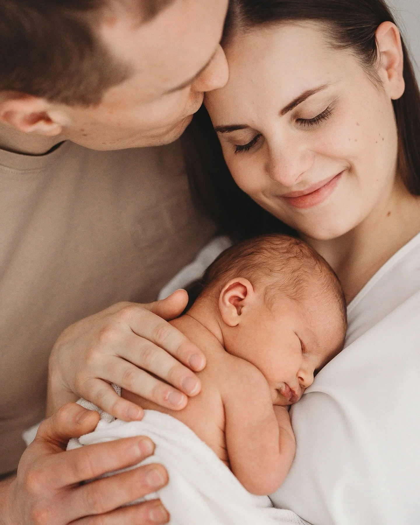 Uusi viikko k&auml;yntiin newborn-ja h&auml;&auml;kuvilla, ihana balanssi kaiken t&auml;n rakkauden ymp&auml;rill&auml; 🥹

Viikonloppuna vaihtuu my&ouml;s aina uusi raskausviikko, ja vitsi edelleen vaan pys&auml;hdyn p&auml;ivitt&auml;in siihen, et 