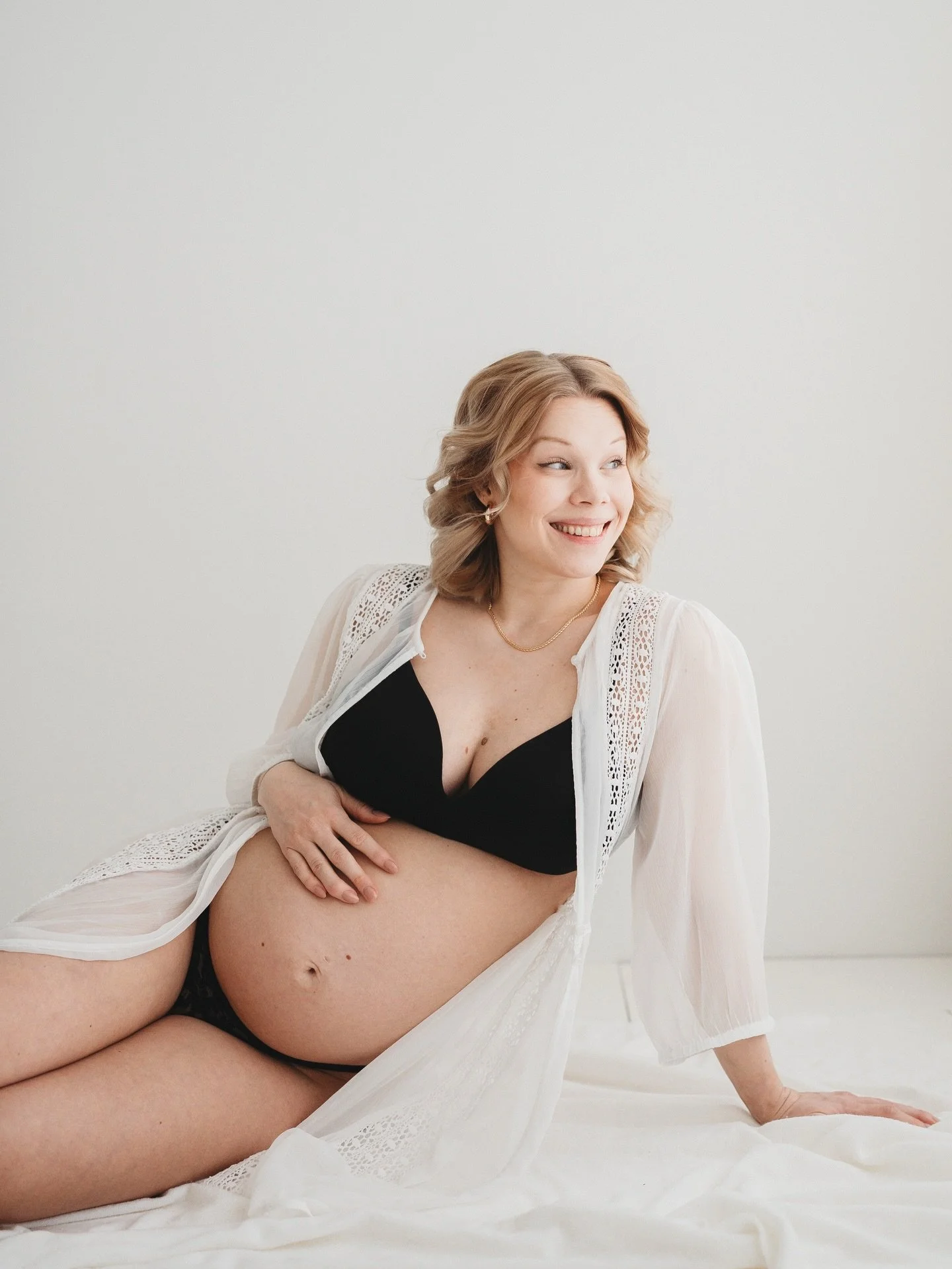 Tammikuu alkaa l&auml;hesty&auml; loppuaan ja siis t&auml;n&auml;&auml;n just kurkkasin, et ensi viikolla vaihtuu jo helmikuu! Kreisi&auml; miten viikot juoksee ⛄️

Talvikaudella suurin osa kuvauksista kuvataan studion l&auml;mm&ouml;ss&auml;, ja kau