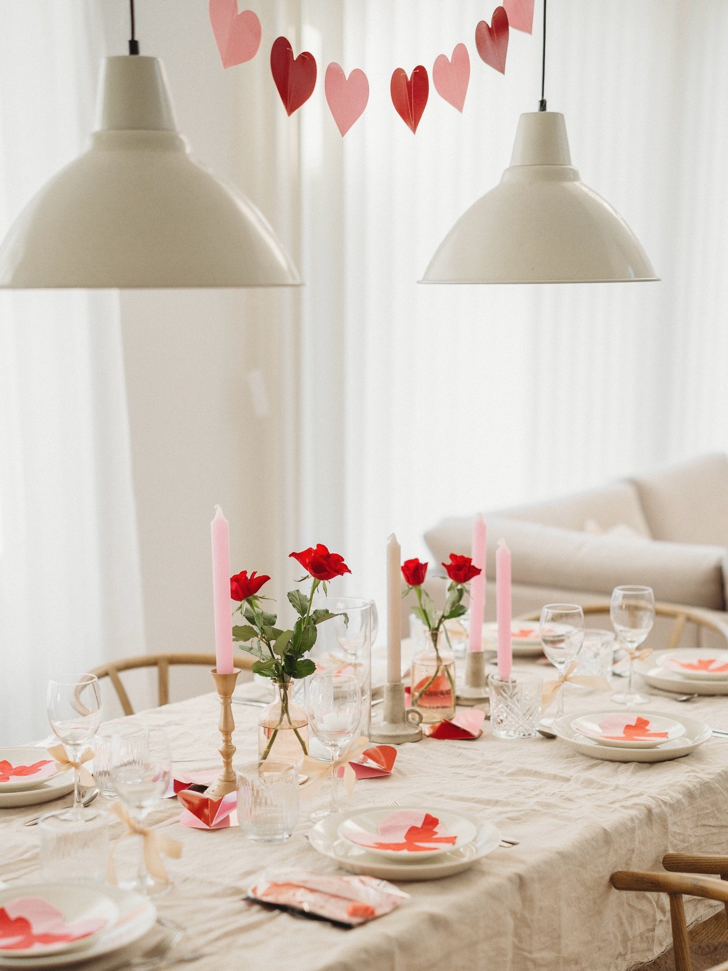 Ihanaa yst&auml;v&auml;np&auml;iv&auml;&auml; 💝

M&auml; halusin t&auml;n&auml; vuonna kiitt&auml;&auml; mun yst&auml;vi&auml; ja j&auml;rk&auml;t&auml; tytt&ouml;jen illan meill&auml; kotona. H&ouml;p&ouml;ttely&auml;, hyv&auml;&auml; ruokaa ja her