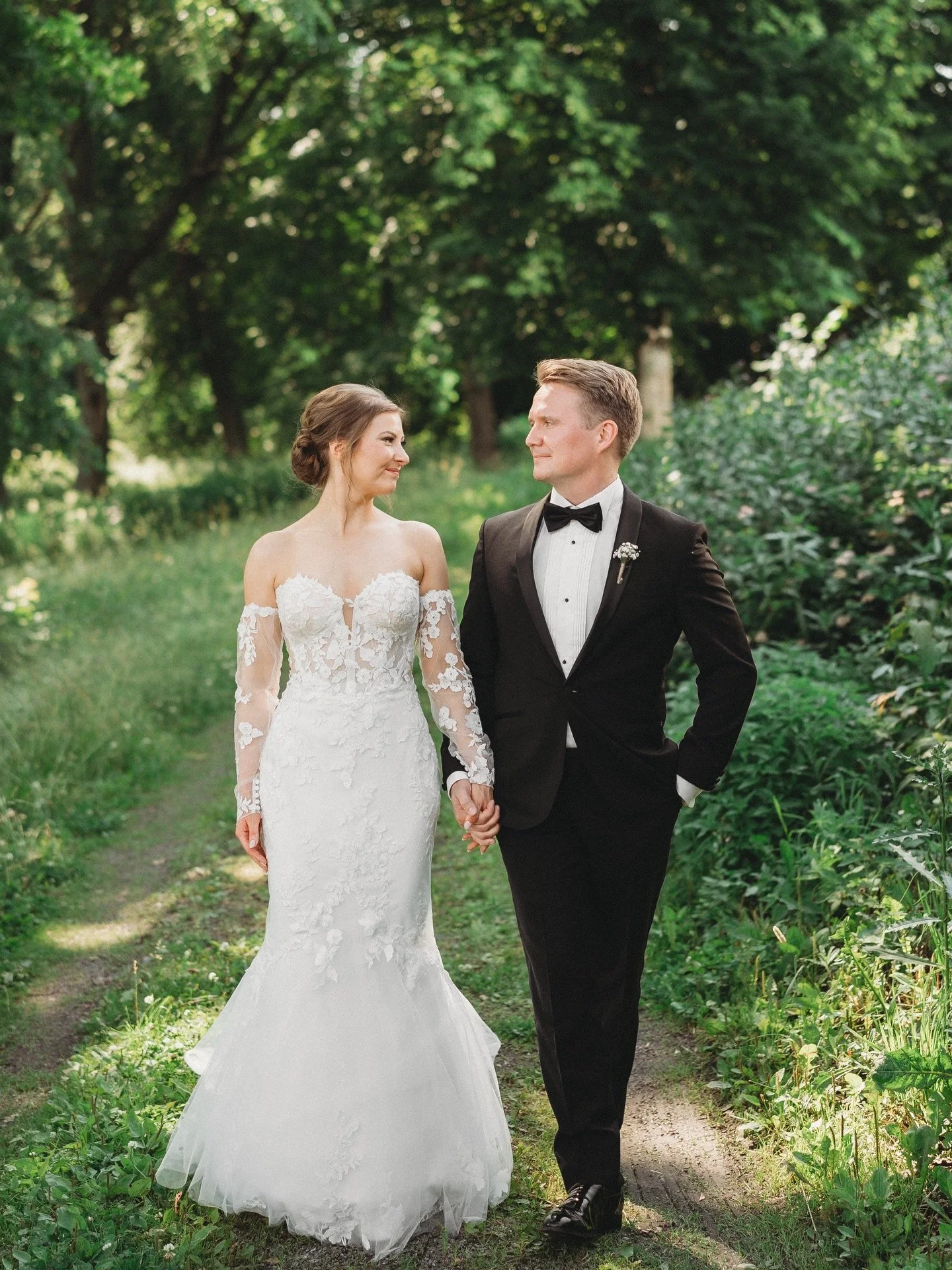 Kes&auml;n v&auml;rej&auml; talvipainotteisen feedin keskelle 🥹🌿

Aika kreisi&auml; ajatella, ett&auml; viime kes&auml;n h&auml;&auml;p&auml;ivist&auml; tulee kohta jo vuosi (whaaaat, monella h&auml;&auml;parilla eka h&auml;&auml;p&auml;iv&auml; ih