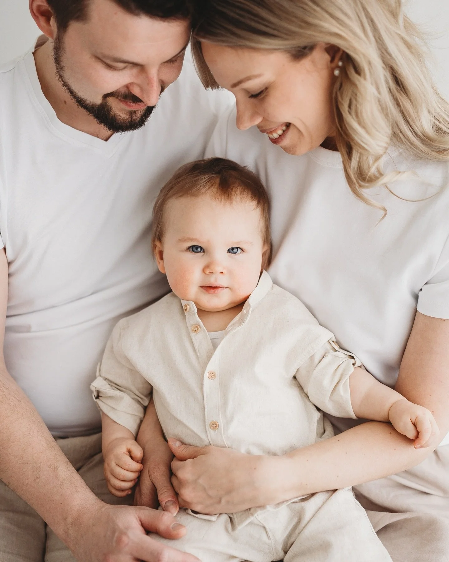 Matka odotusajasta touhuavan pienen taaperon vanhemmiksi 🧸👶🏼✨

Miten paljon lapsen ensimm&auml;iseen vuoteen voikaan mahtua tunteita, vaiheita, kasvamista ja kipuiluakin 🤎

En voi sanoin kuvailla miten upeaa on p&auml;&auml;st&auml; seuraamaan pe