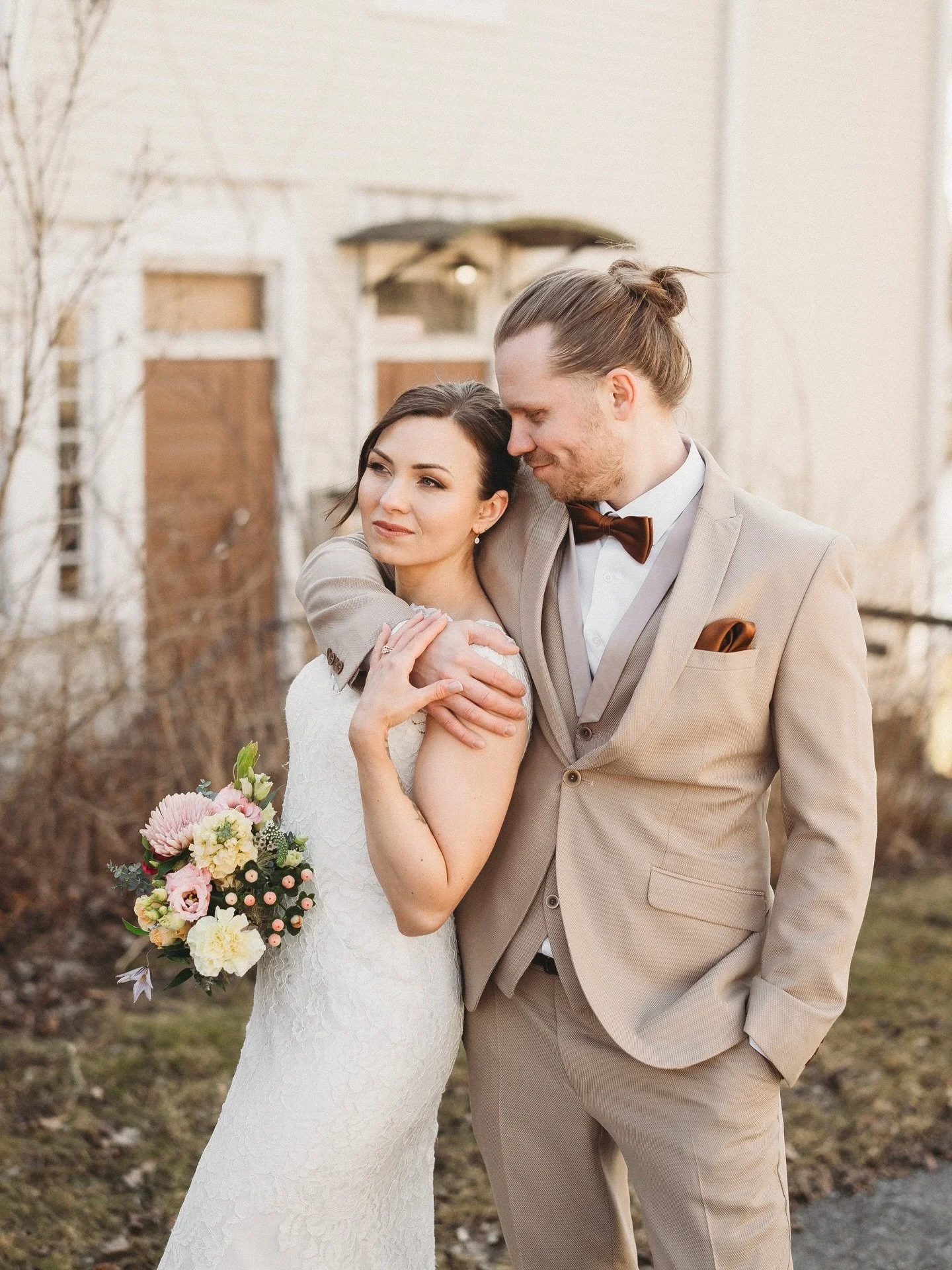 Lauantaina upeat A &amp; M saivat toisensa 💘

Kaupunkimilj&ouml;&ouml; toimii mun mielest&auml; ihanasti h&auml;&auml;kuviin silloin, kun luonto on viel&auml; aika karu, ja etenkin silloin kun juhlapaikkakin sijaitsee viel&auml; n&auml;in upeassa lo