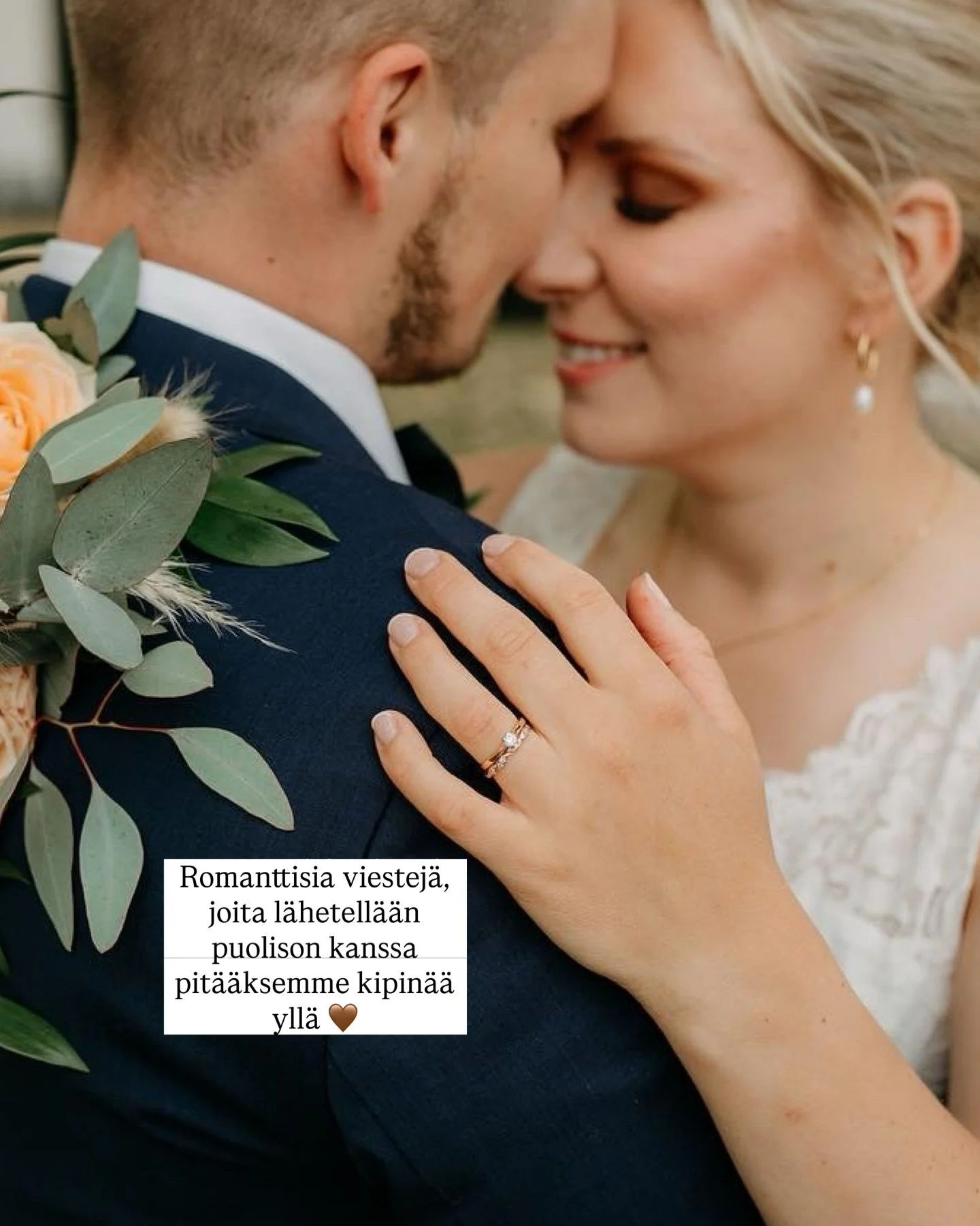 T&auml;&auml; trendi on mahtava 😂🤎

Meill&auml; tulee ensi kuussa 14 vuotta (!!!) yhdess&auml;oloa t&auml;yteen 🥹 ja viestit senkun romantisoituu 💘 

H&auml;&auml;kuvan ottanut @lottapolviander 🤎

#parisuhde #avioliitto