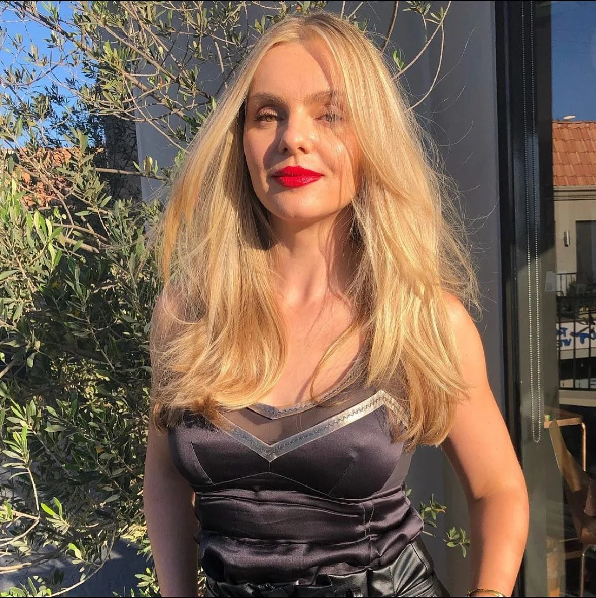 Let your hair do the talking.