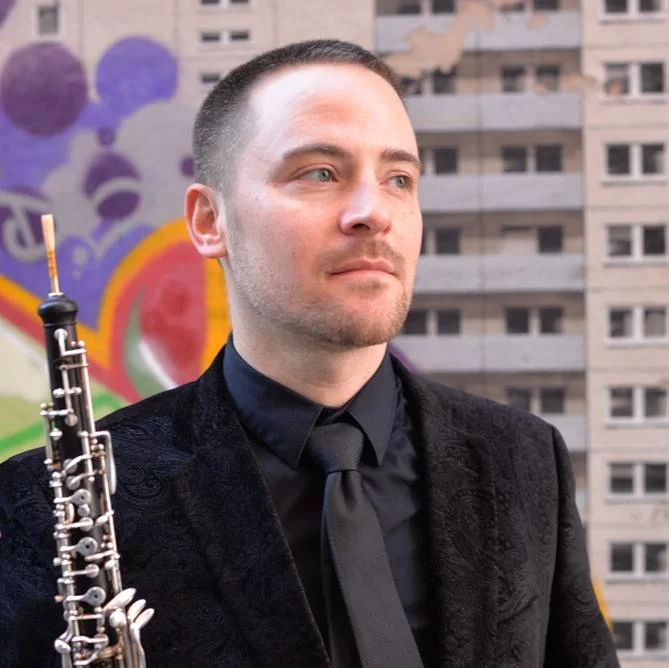 Stephen Key , oboe Praised by New York critics for his “warm and beautiful solos,” Stephen Key has appeared with the National Symphony Orchestra, Austin Symphony, New World Symphony, Virginia Opera, Fairfax Symphony, and The Chamber Orchestra of San Antonio. Currently the Oboe Professor at Shenandoah Conservatory, he frequently performs concertos in the DC area, such as Cimarosa, Mozart, Hummel, Bach, Strauss, and Higdon.