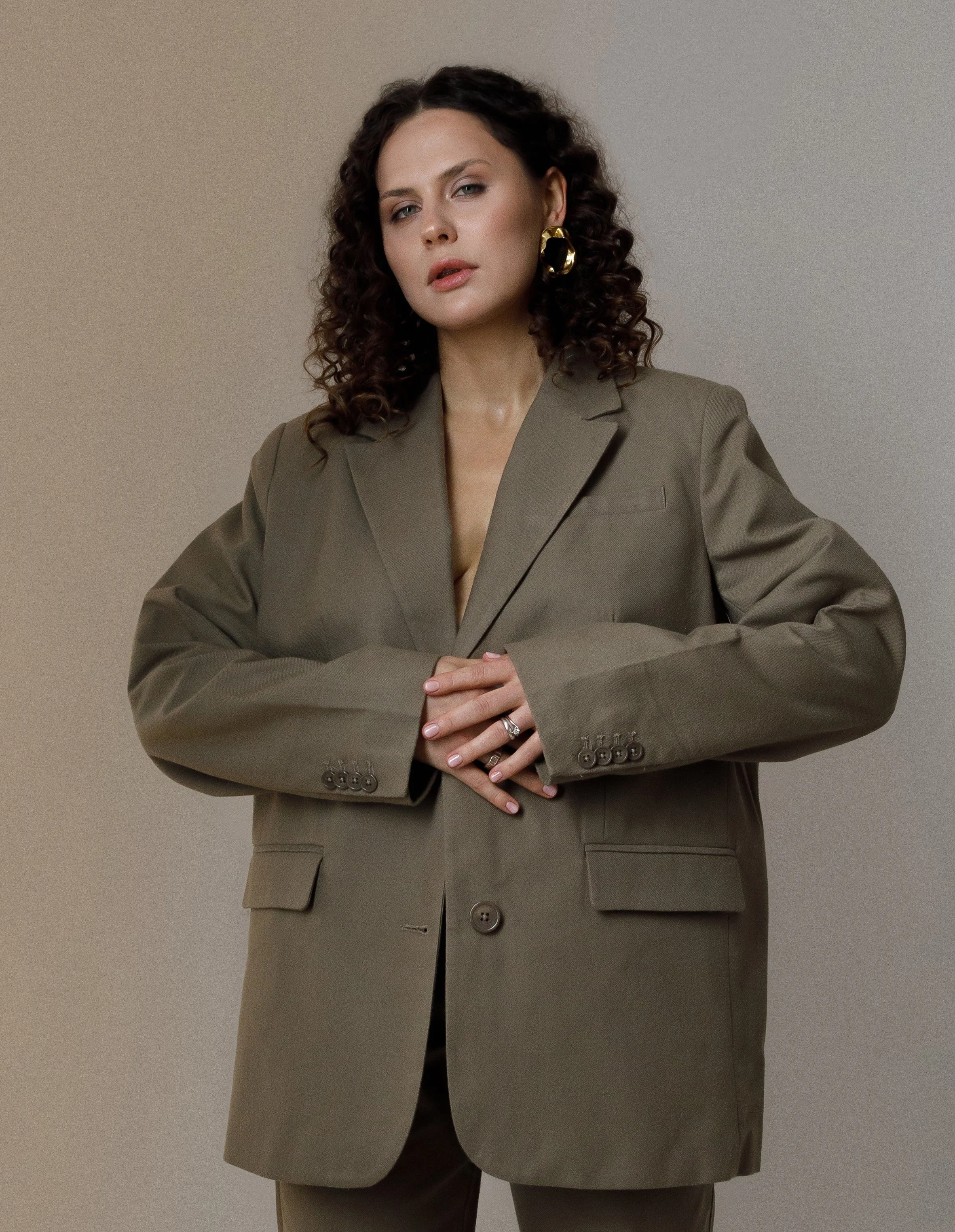 How to Build a Pregnancy and Postpartum Capsule Wardrobe by stylist Maryna Venneri - Founder of Style-Ism