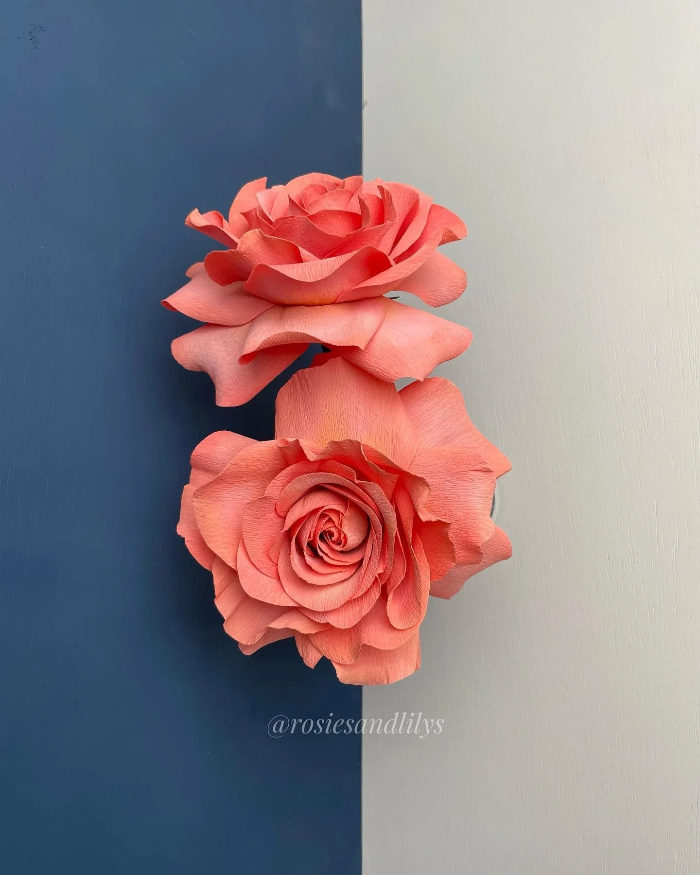 Sooo in love with these roses!!! 😍😍😍 Must make more 🤖&hellip;
.
.
.

#roses #coralroses #paperroses #paperflowers  #inspiredbypetals #paperart #flowercrush #underthefloralspell #rosiesandlilys