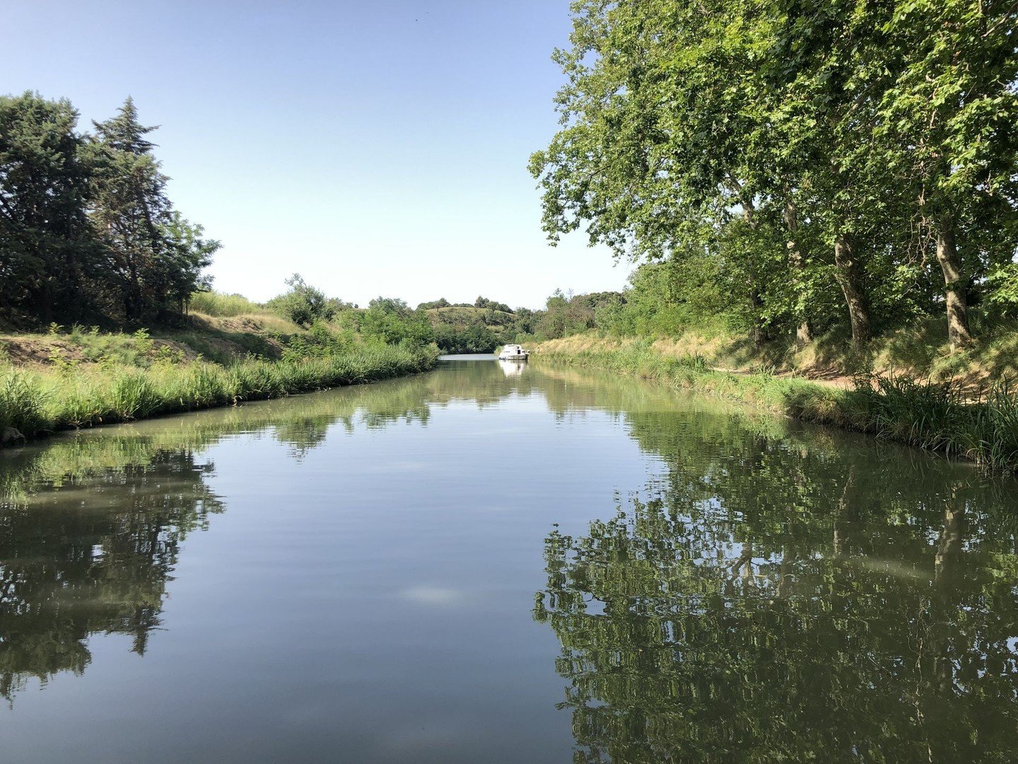 🌟Getting inspired by the Canal du Midi?
A calm river flowing at your feet creating an idyllic and peaceful environment for your plein painting workshop with us!
🎨Check out our pictures in the South of France.
👉 Booking details on our website: www.