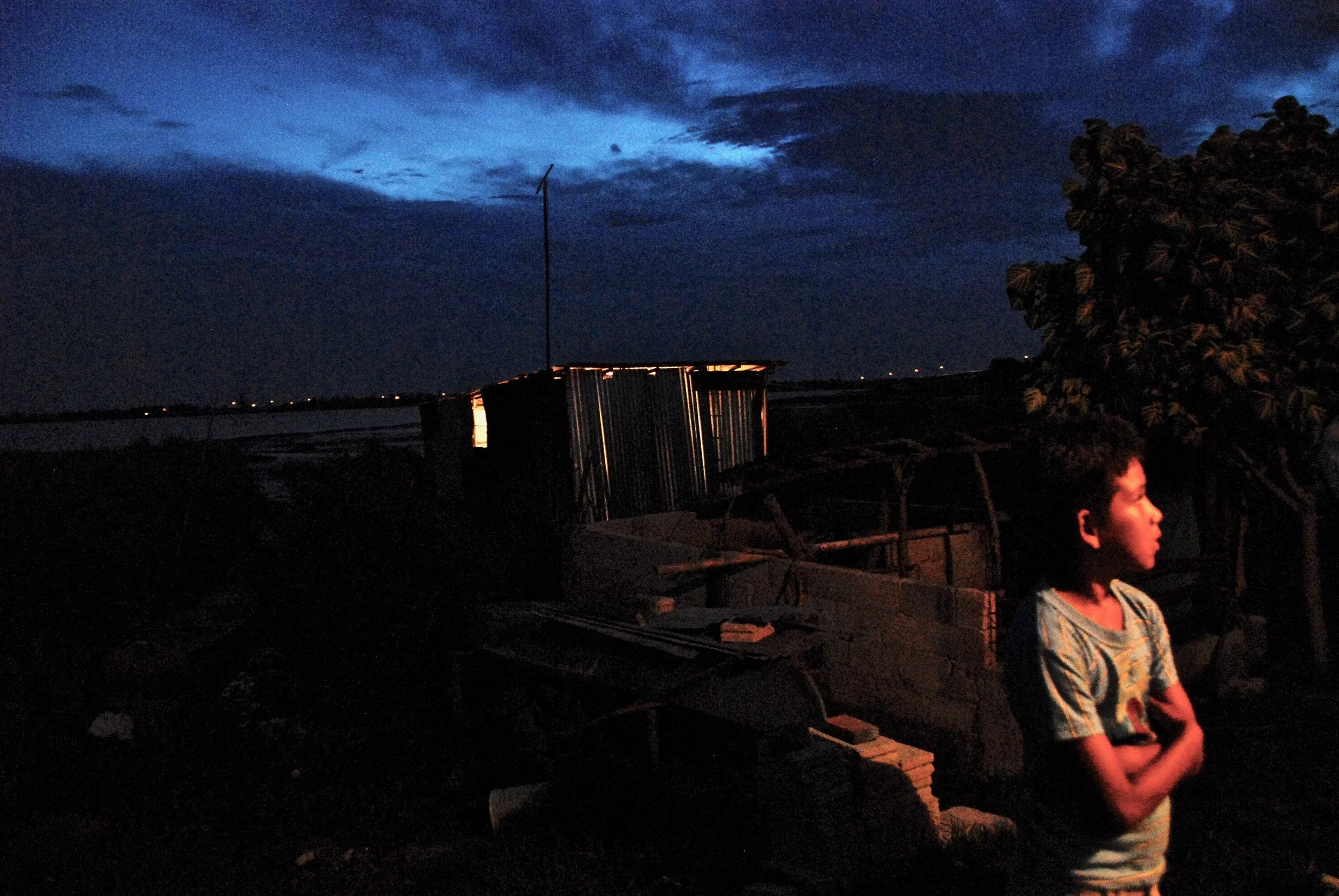 Untitled, from ‘To Be Alone in the Company of Others’, archival pigment © 2010 Gusmano Cesaretti Ref: AloneInCompany178 ALL IMAGES AVAILABLE FOR SALE Please email us with the specific Ref # for quote.