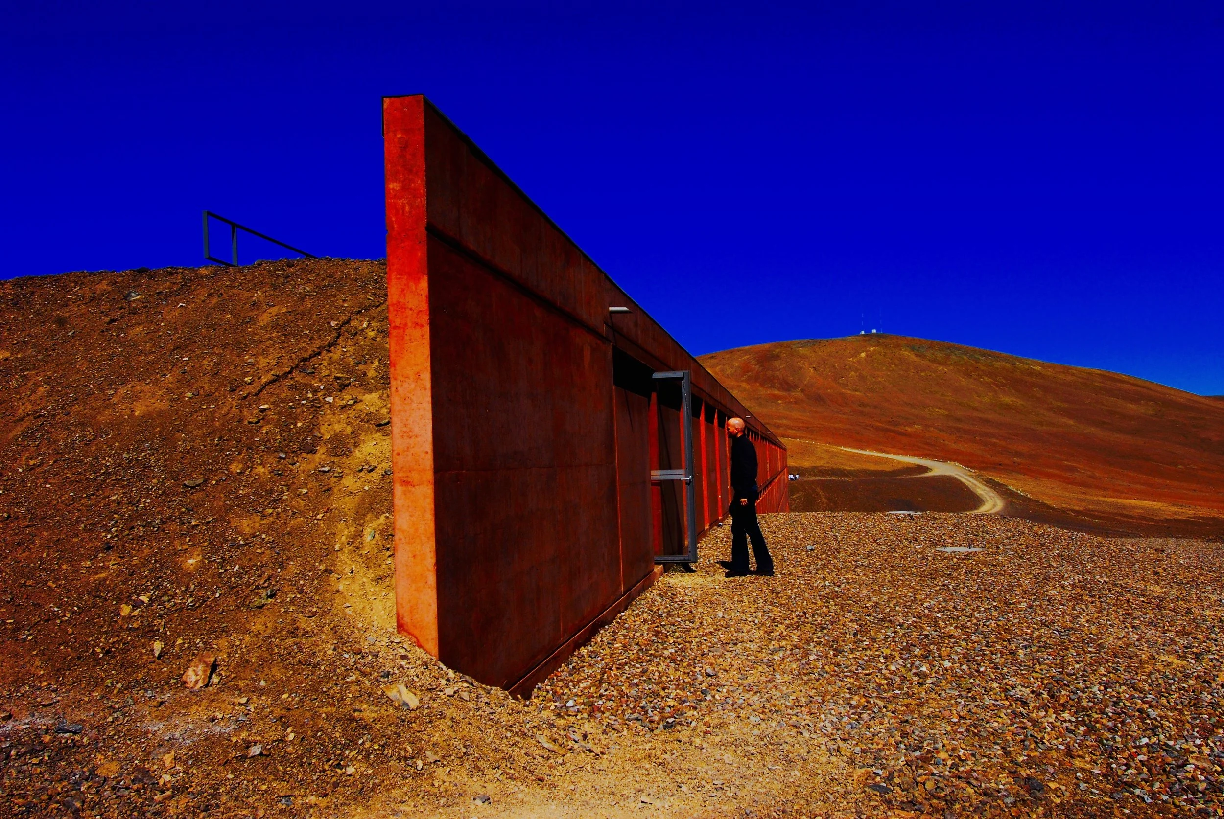 Untitled, from ‘To Be Alone in the Company of Others’, archival pigment © 2010 Gusmano Cesaretti Ref: AloneInCompany214 ALL IMAGES AVAILABLE FOR SALE Please email us with the specific Ref # for quote.