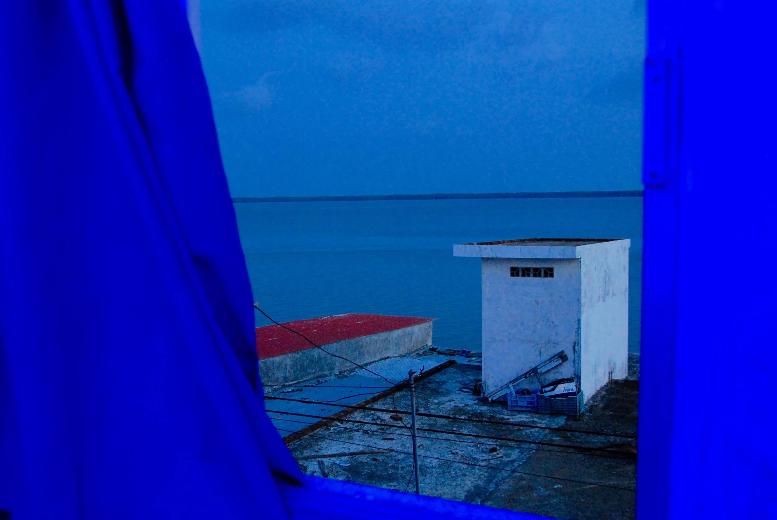 Untitled, from ‘To Be Alone in the Company of Others’, archival pigment © 2010 Gusmano Cesaretti Ref: AloneInCompany247 ALL IMAGES AVAILABLE FOR SALE Please email us with the specific Ref # for quote.