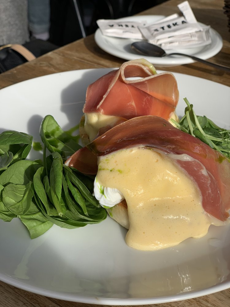 Stika Budapest Eggs Benedict.jpg