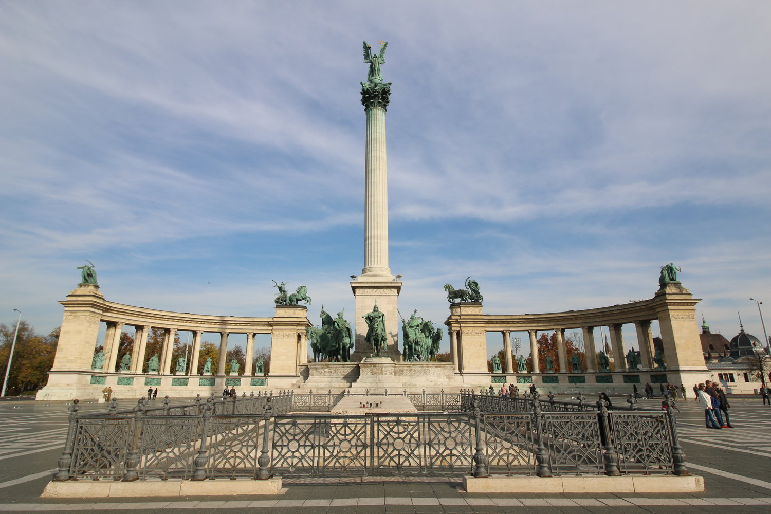 heroes square budapest.jpg