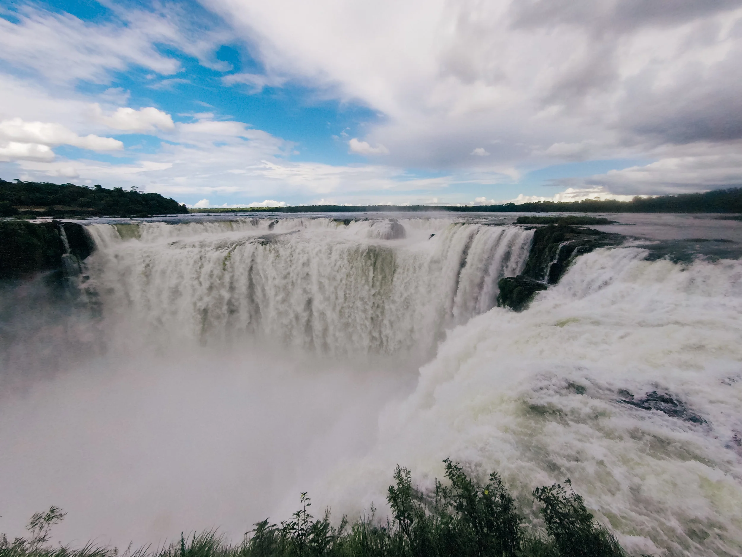 devil's throat iguazu.jpg
