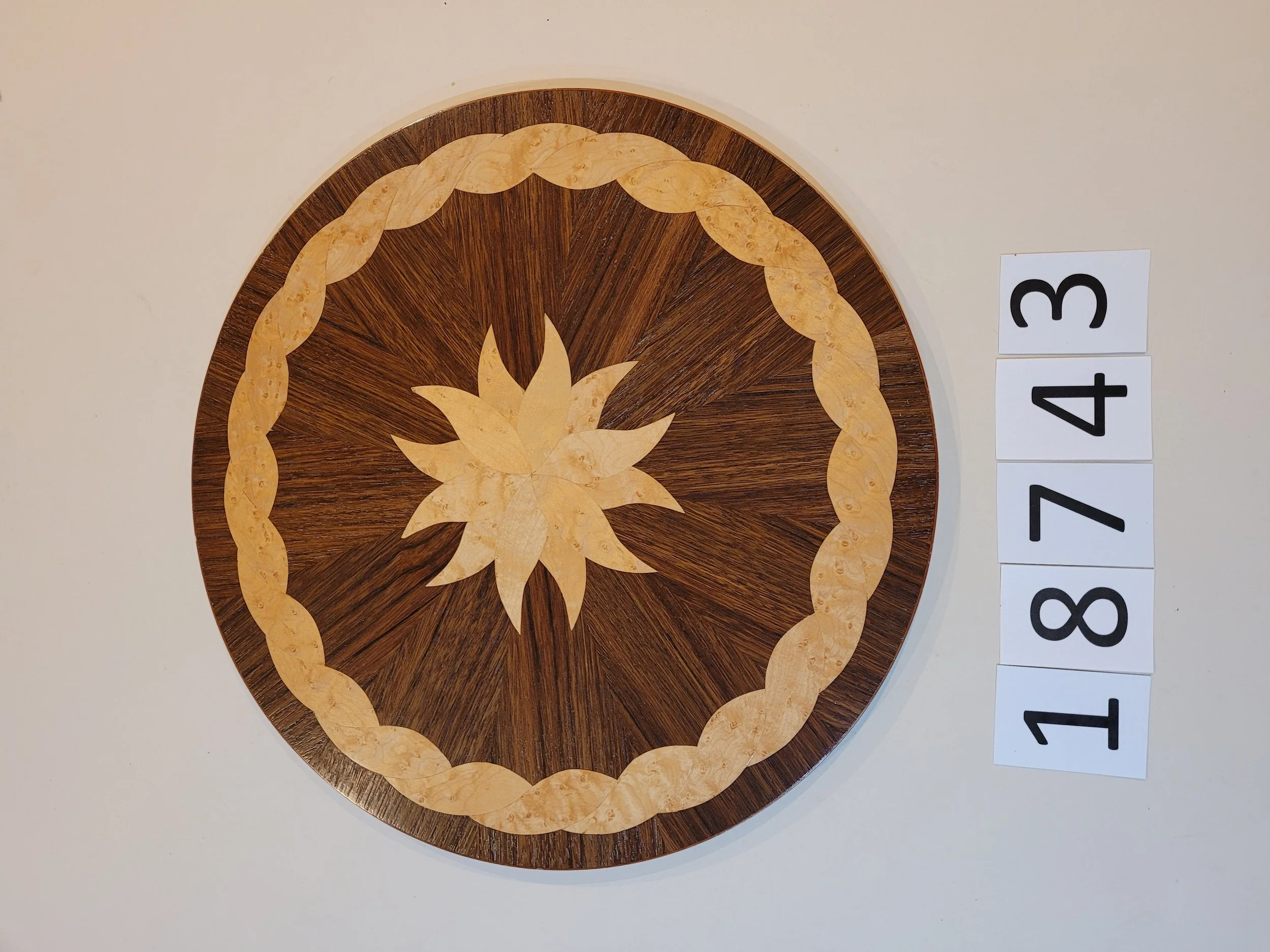 Birds-eye flower on fumed larch, birds-eye wreath