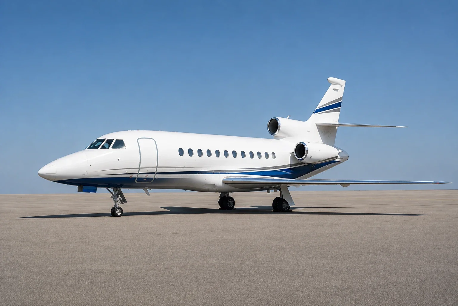 Falcon 900 exterior