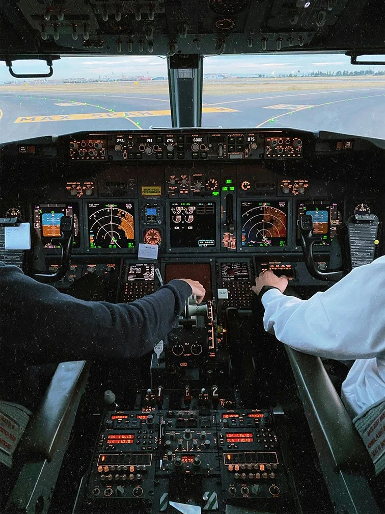 Private-jet-flight-deck