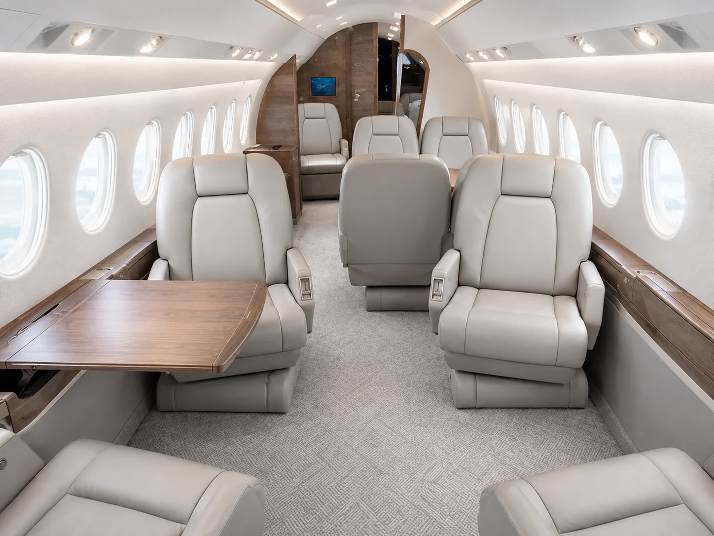 Falcon 900 interior