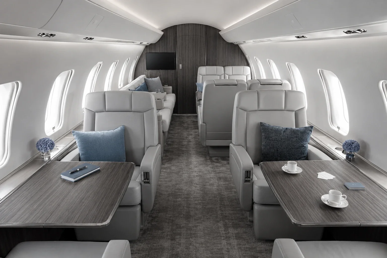 Challenger 605 interior