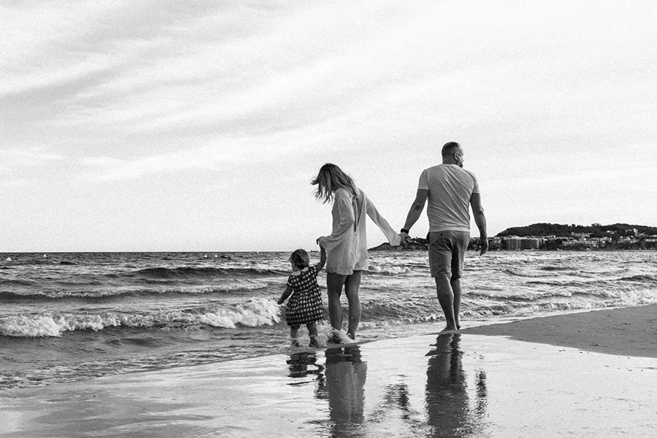 Family-at-the-beach-private-jet