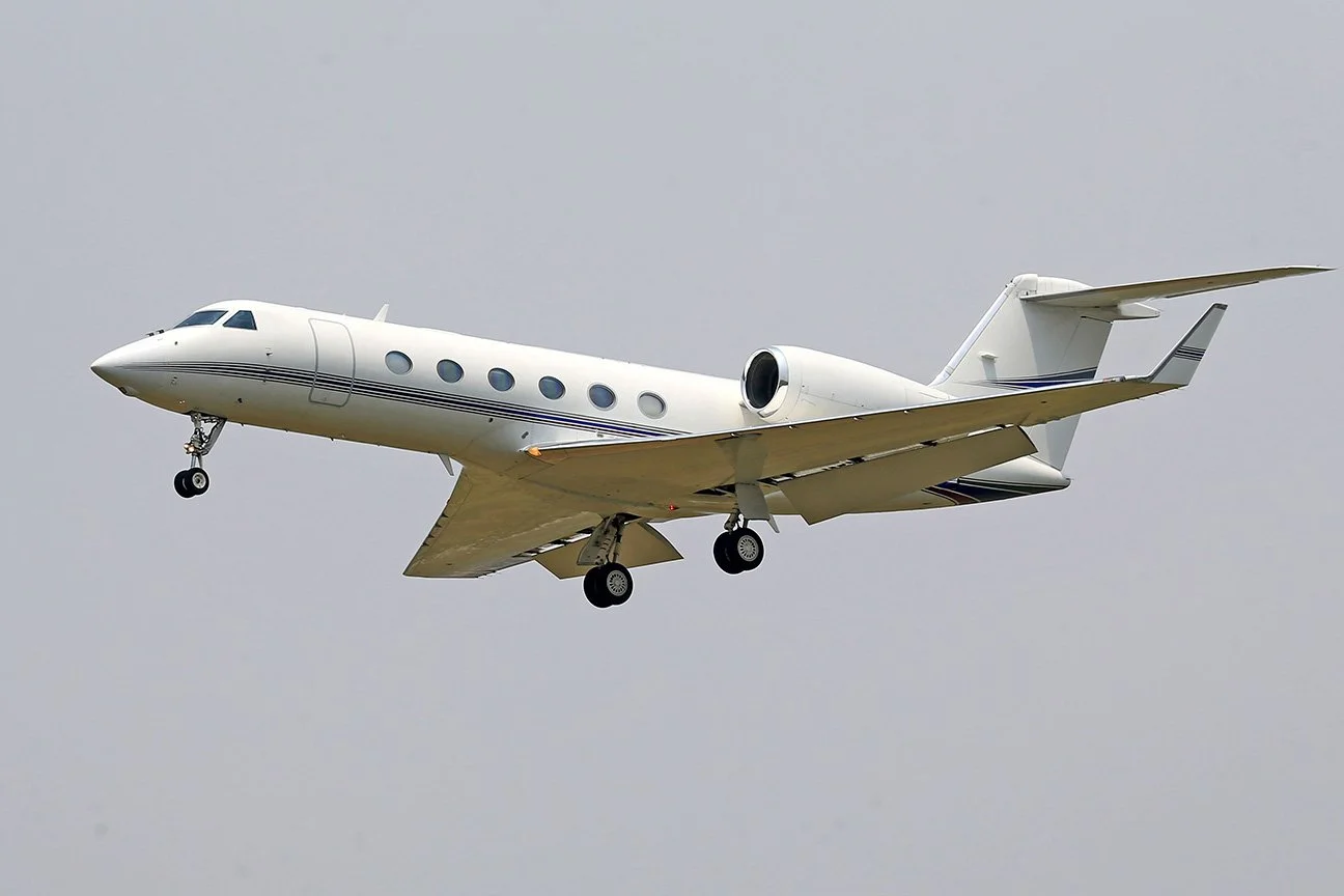 Gulfstream G-IV large cabin jet
