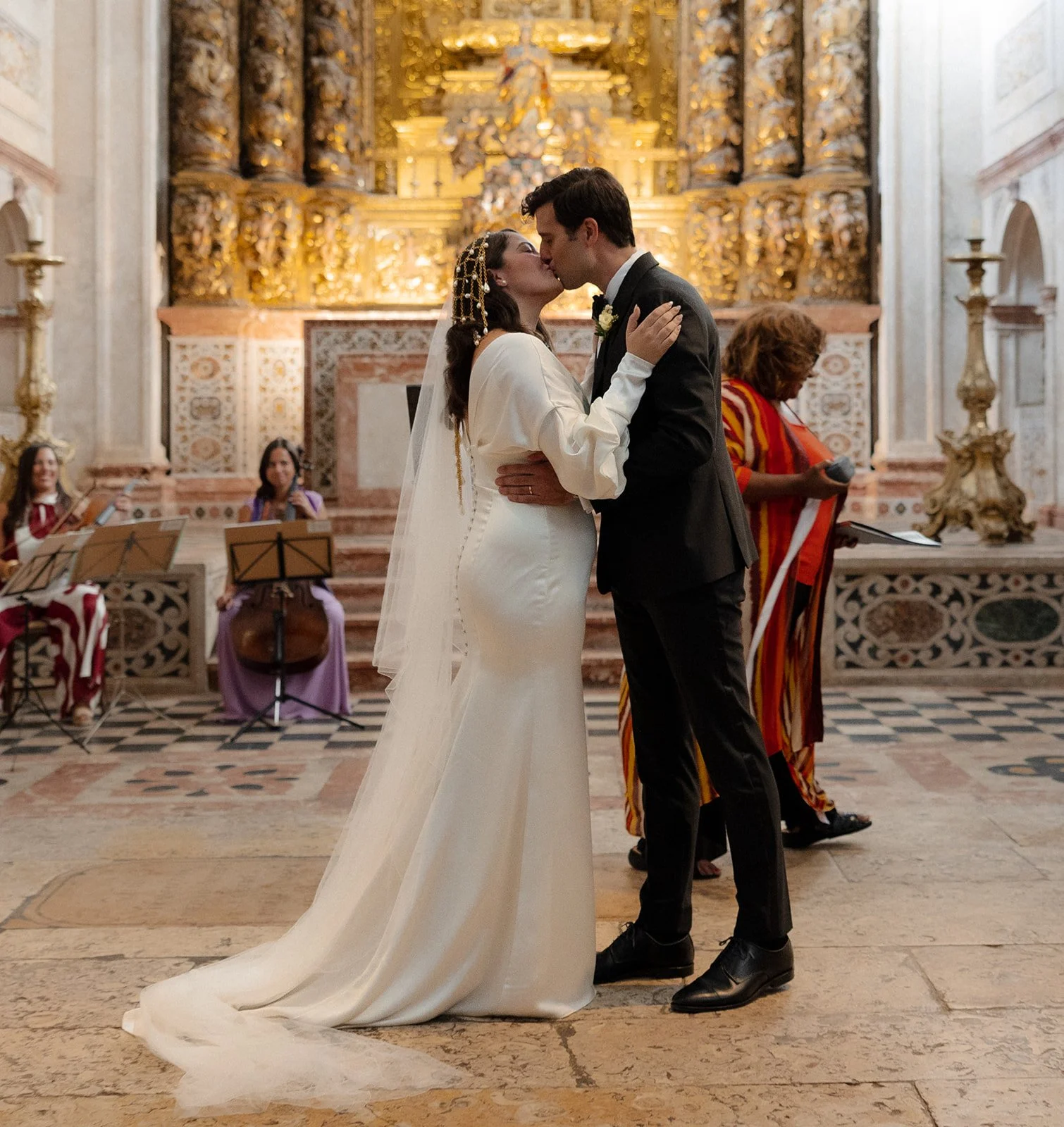 LISBON WEDDING PHOTOGRAPHER: AN EDITORIAL GUIDE FOR DESTINATION COUPLES
